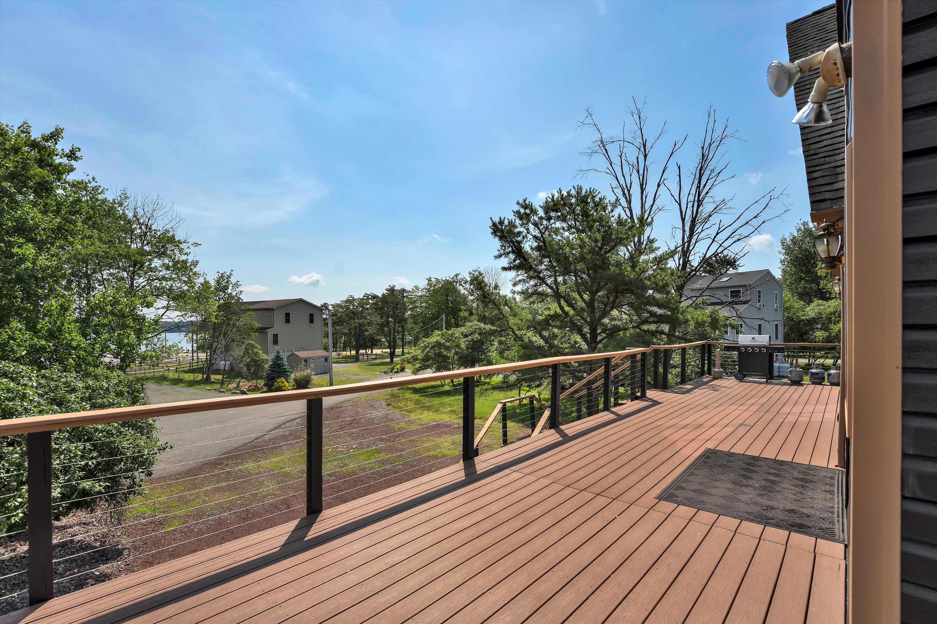 Beachview Chalet | Steps to Lake | Mins to Skiing