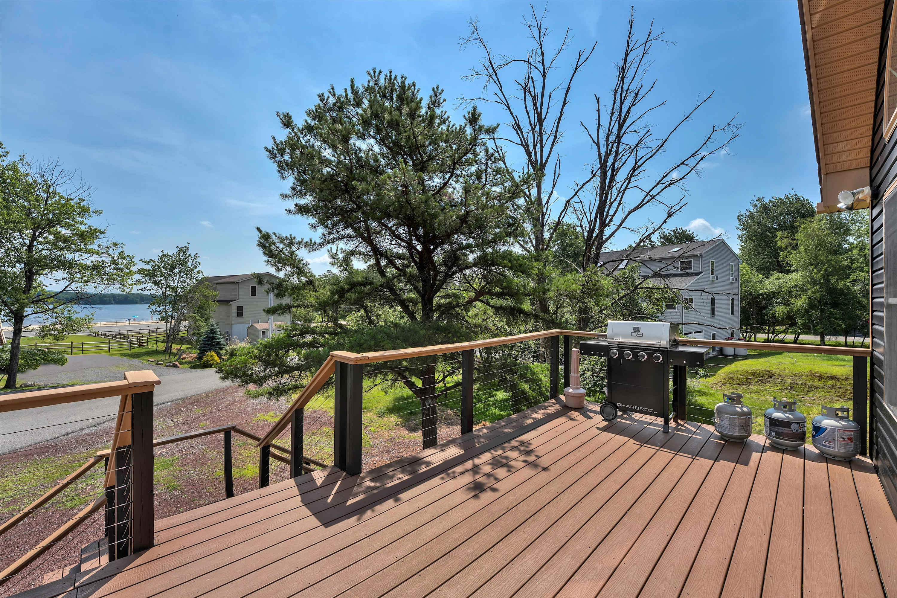Beachview Chalet | Steps to Lake | Mins to Skiing