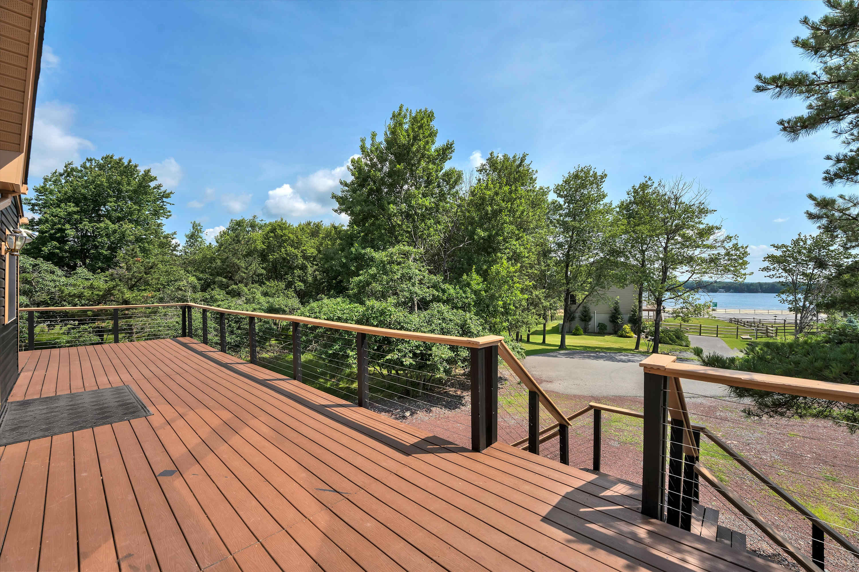 Beachview Chalet | Steps to Lake | Mins to Skiing