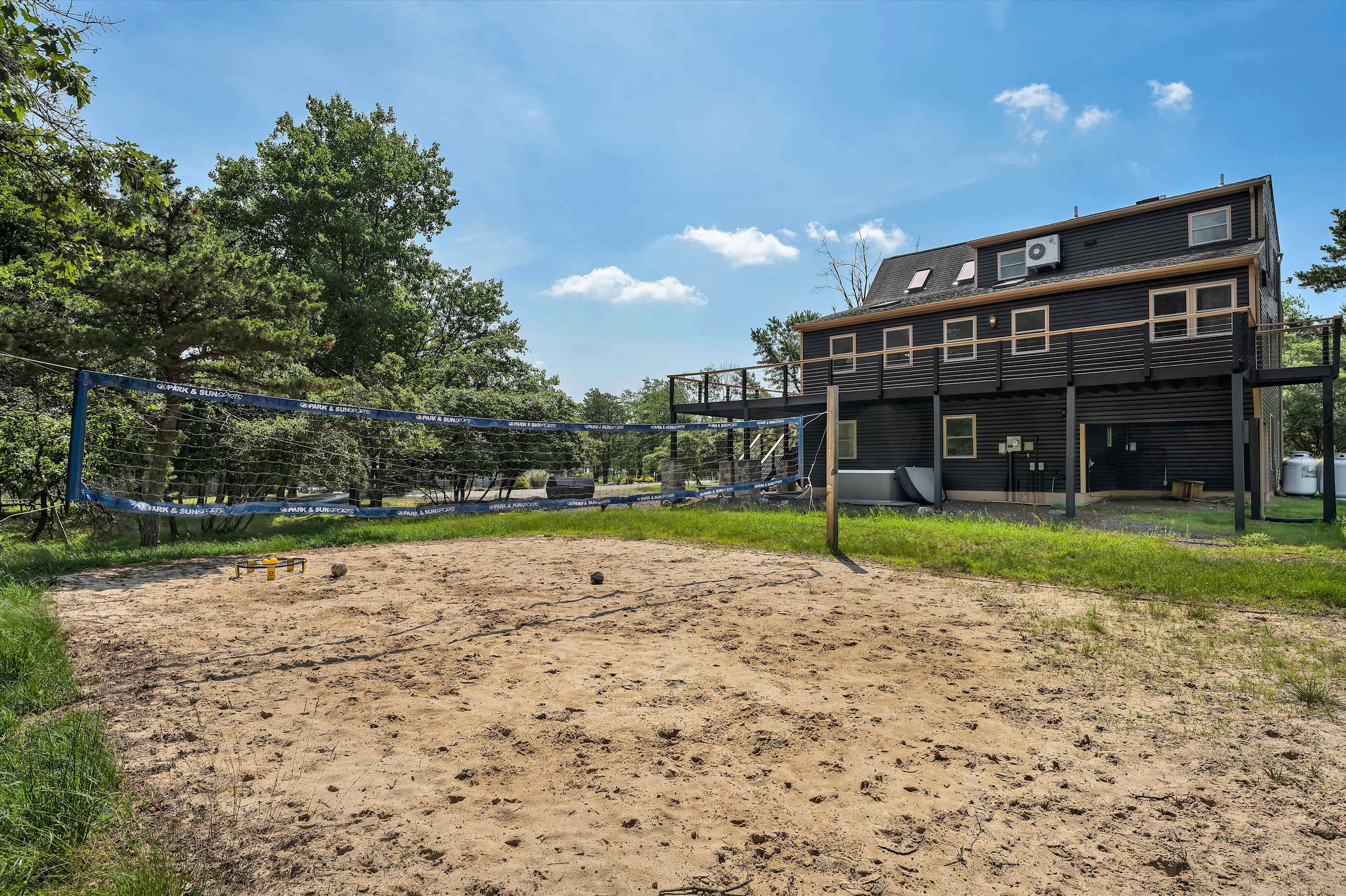 Beachview Chalet | Steps to Lake | Mins to Skiing