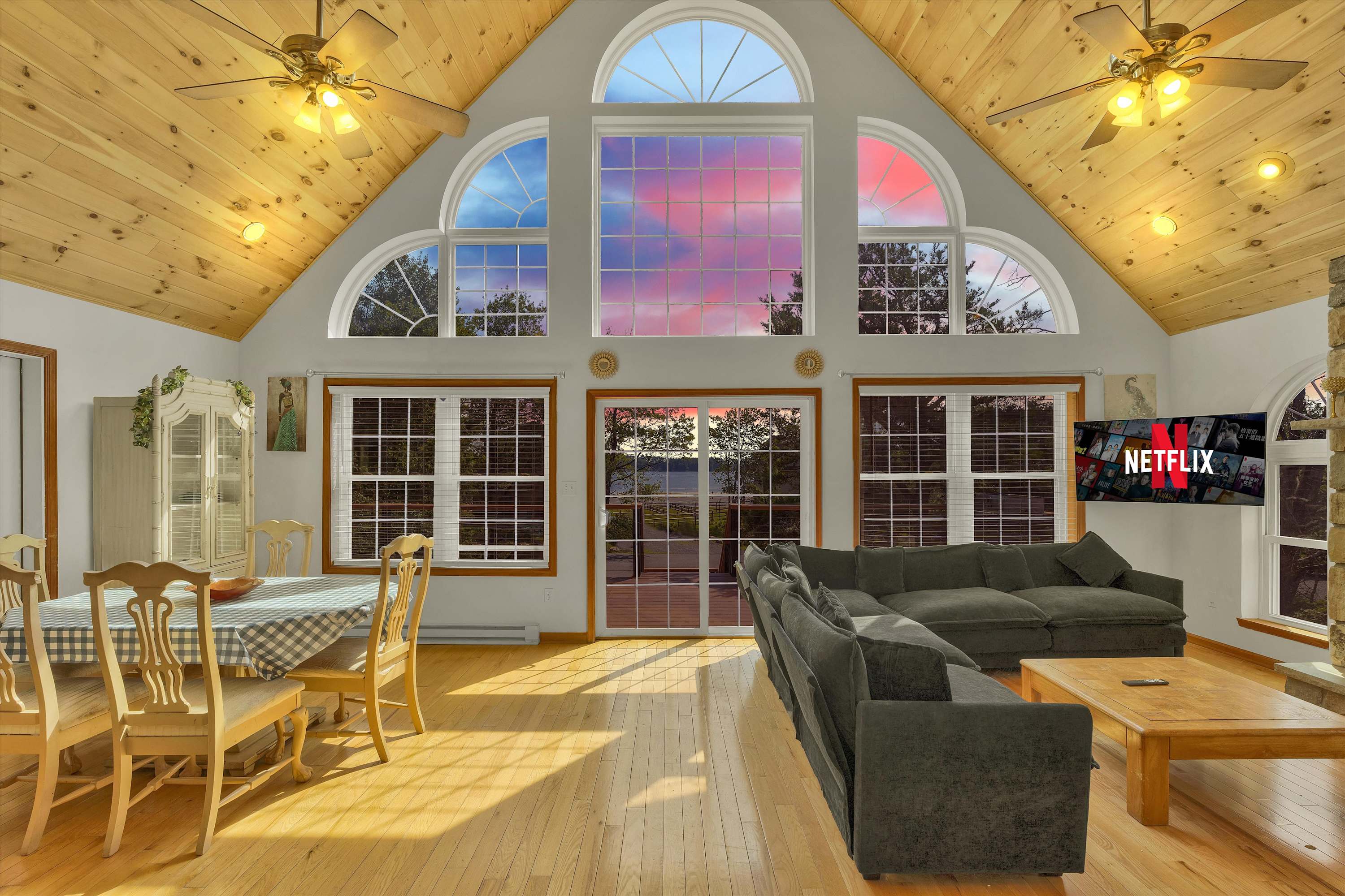 Beachview Chalet | Steps to Lake | Mins to Skiing