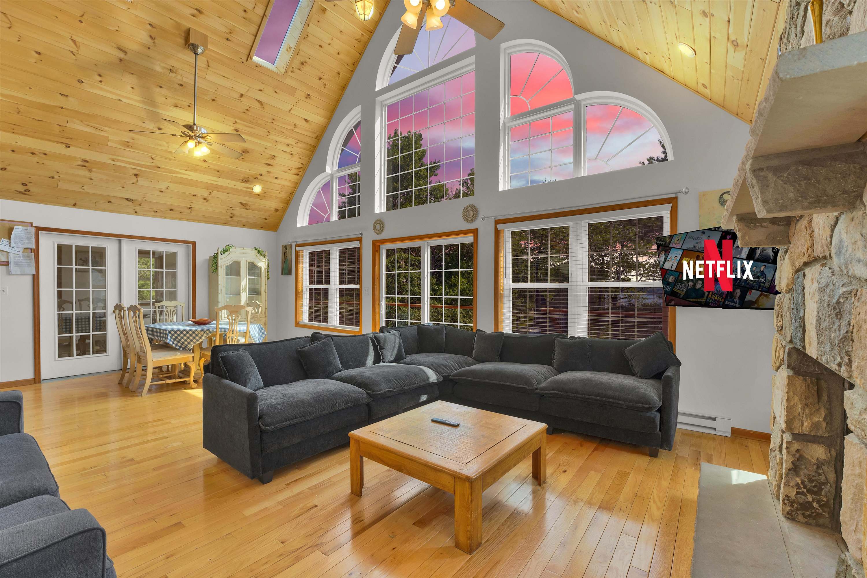 Beachview Chalet | Steps to Lake | Mins to Skiing