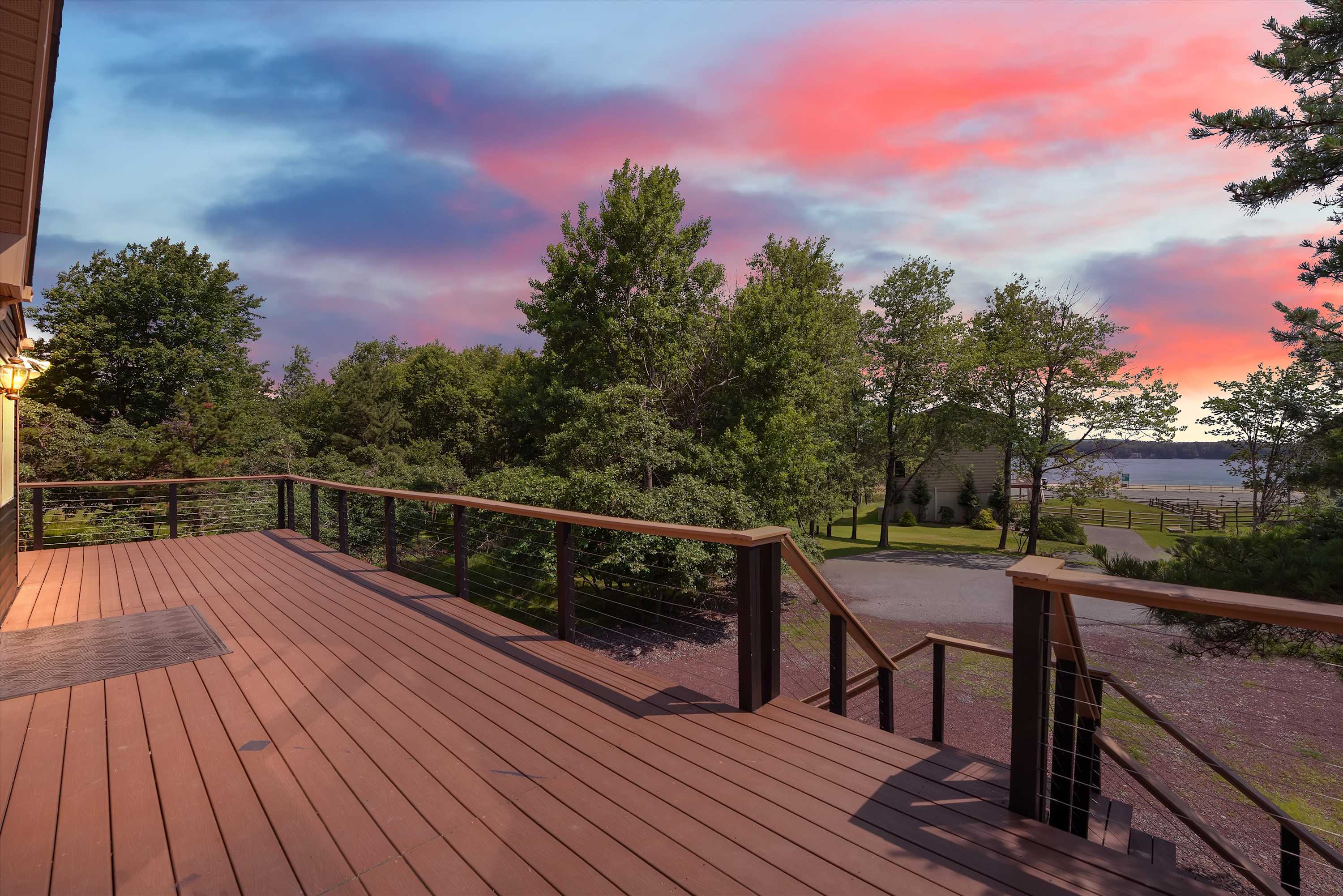 Beachview Chalet | Steps to Lake | Mins to Skiing