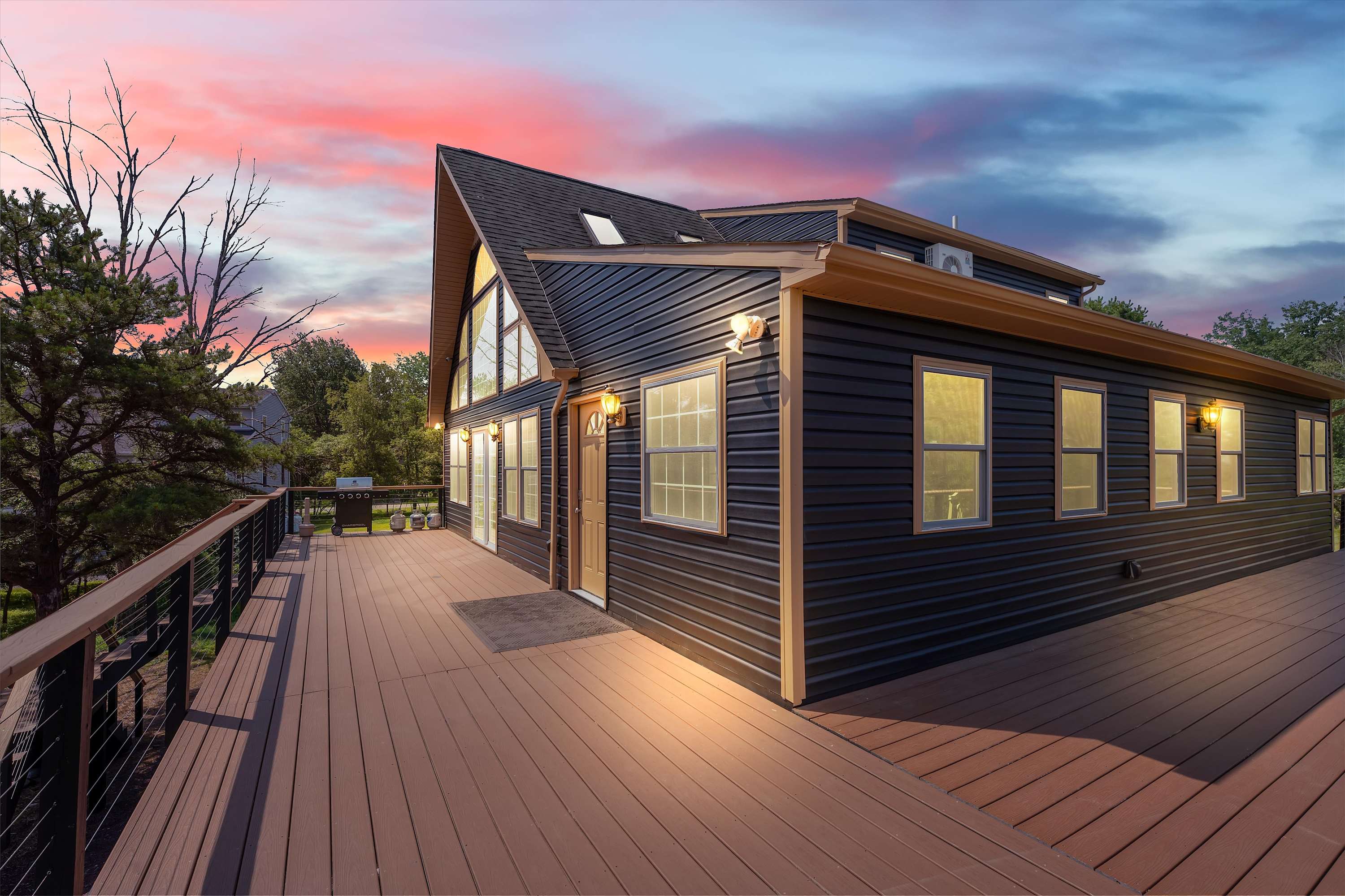 Beachview Chalet | Steps to Lake | Mins to Skiing