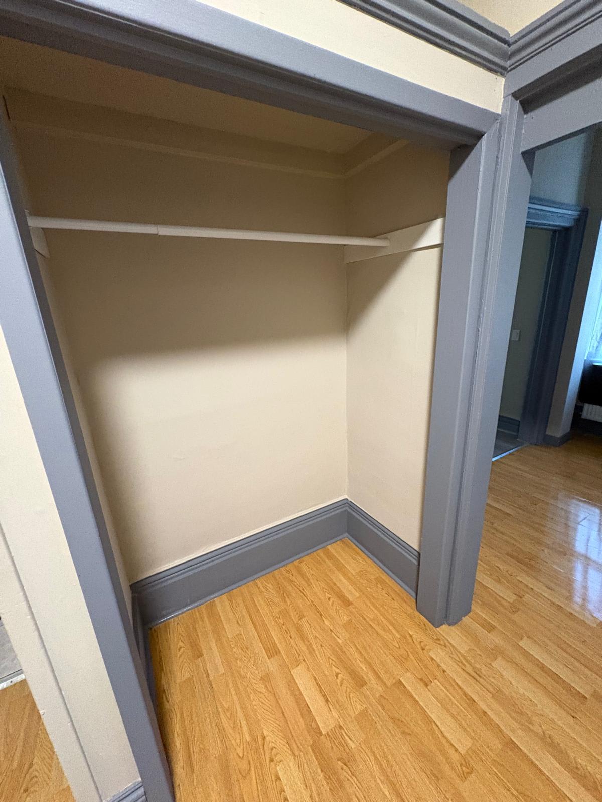 #42.2 St. Catharine's 1-bedroom Hotel-Apartment