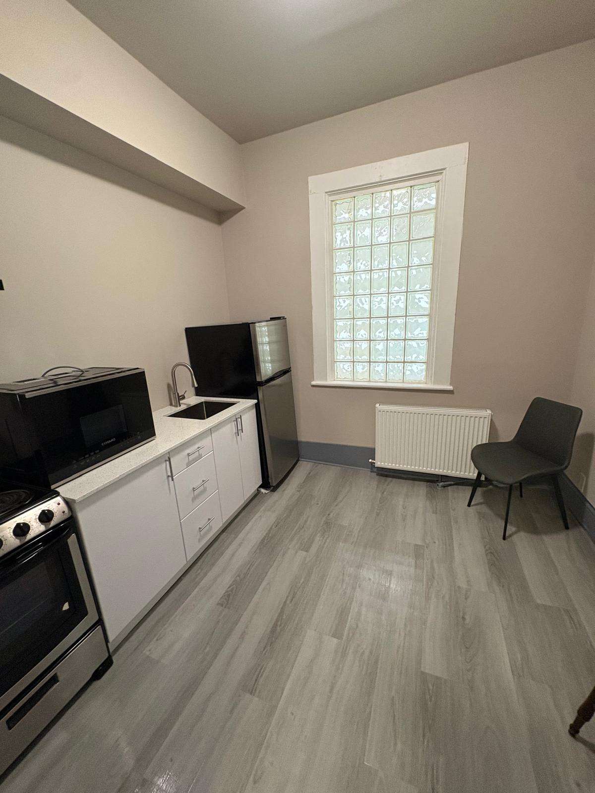 #42.2 St. Catharine's 1-bedroom Hotel-Apartment