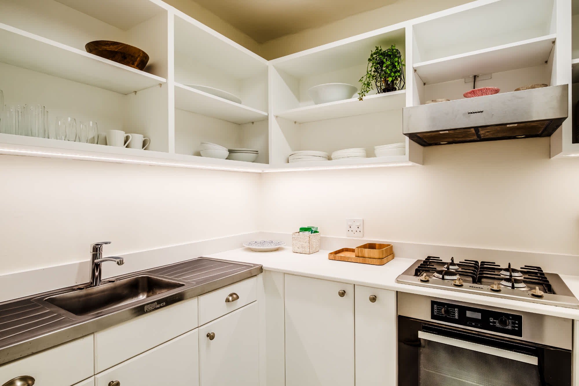 2 Bed Camps Bay Apartment with Patio Rock Retreat 8