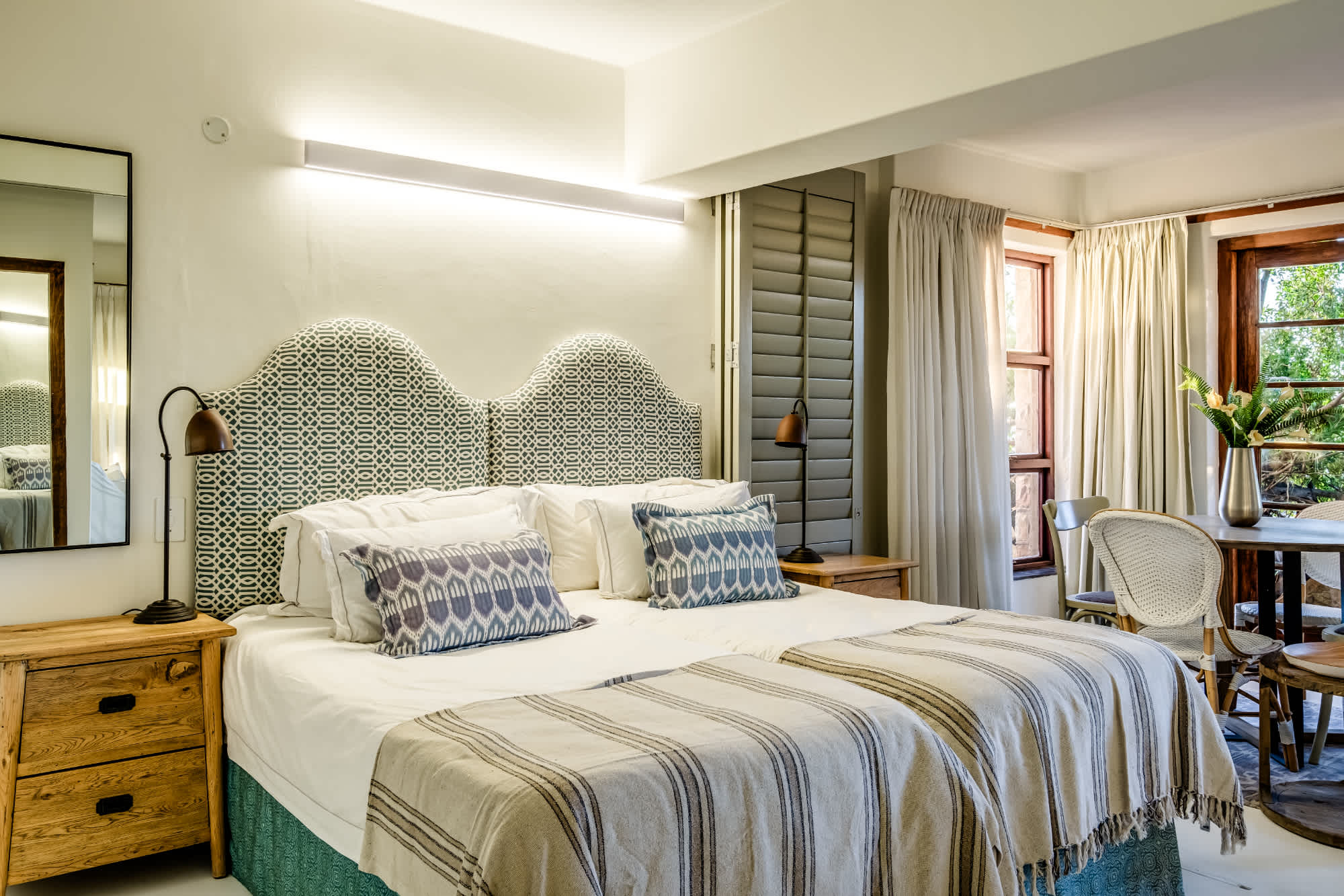 2 Bed Camps Bay Apartment with Patio Rock Retreat 9