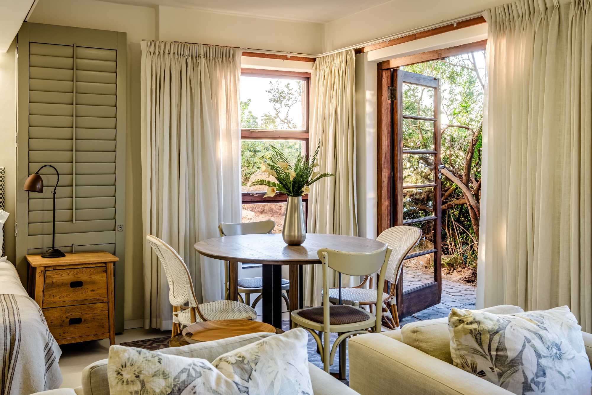 2 Bed Camps Bay Apartment with Patio Rock Retreat 10