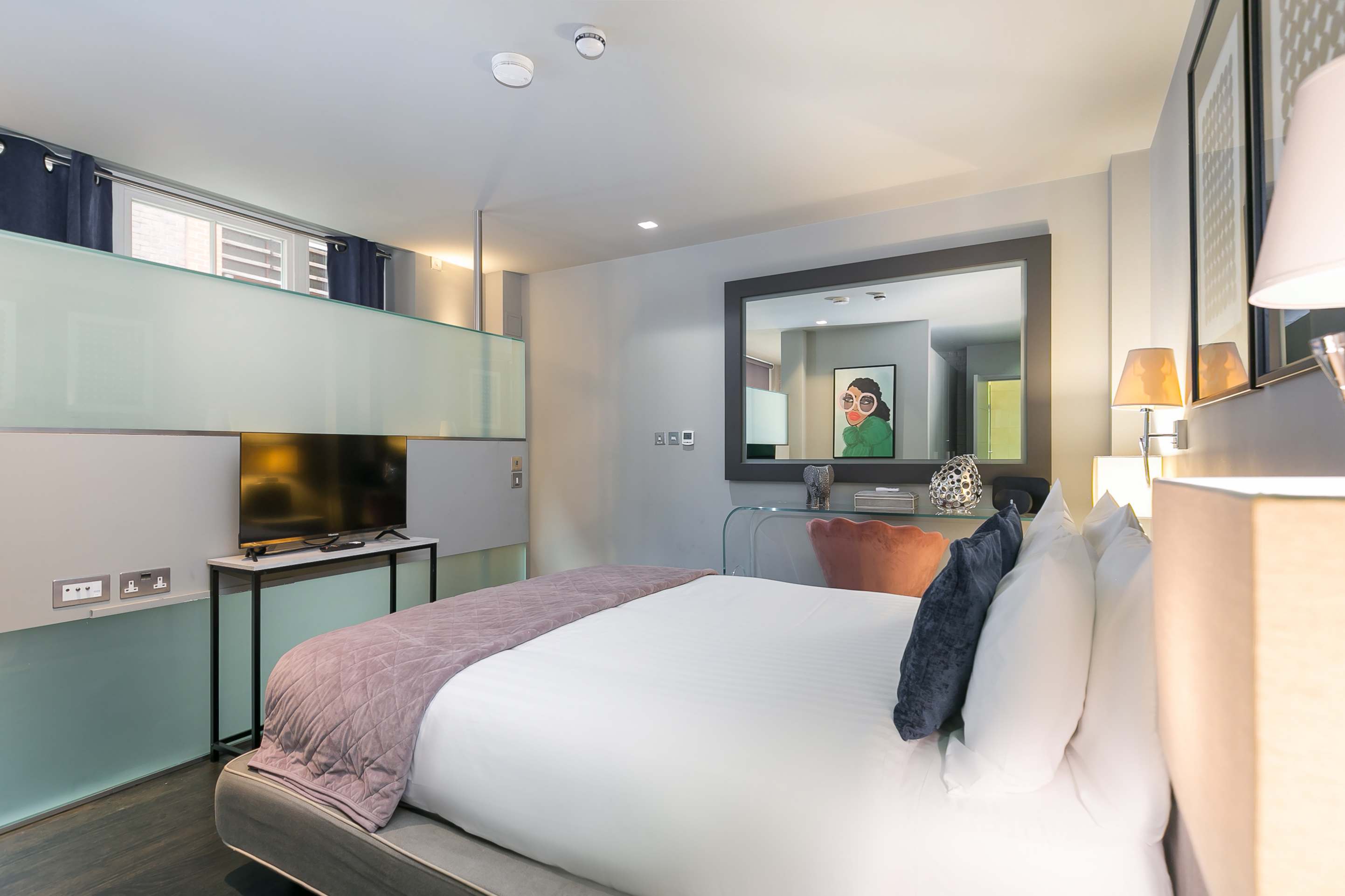 View Covent Garden Duplex · 2 Bed · Sleeps 4 in Stukeley Street, 1 WC2B Covent Garden Duplex · 2 Bed · Sleeps 4 in Stukeley Street, 1 WC2B - Property image 7 - VivreStays