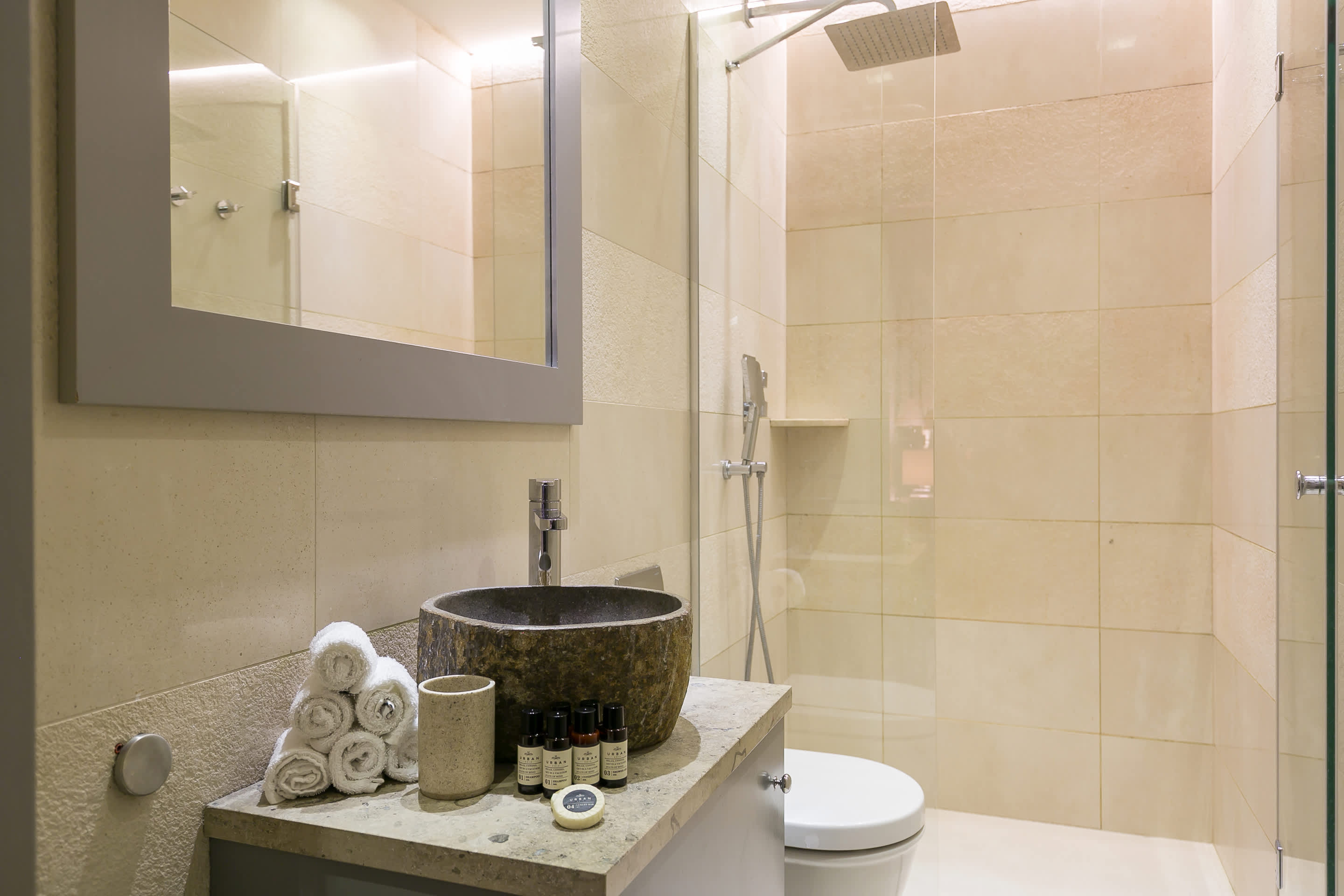 View Covent Garden Duplex · 2 Bed · Sleeps 4 in Stukeley Street, 1 WC2B Covent Garden Duplex · 2 Bed · Sleeps 4 in Stukeley Street, 1 WC2B - Property image 12 - VivreStays
