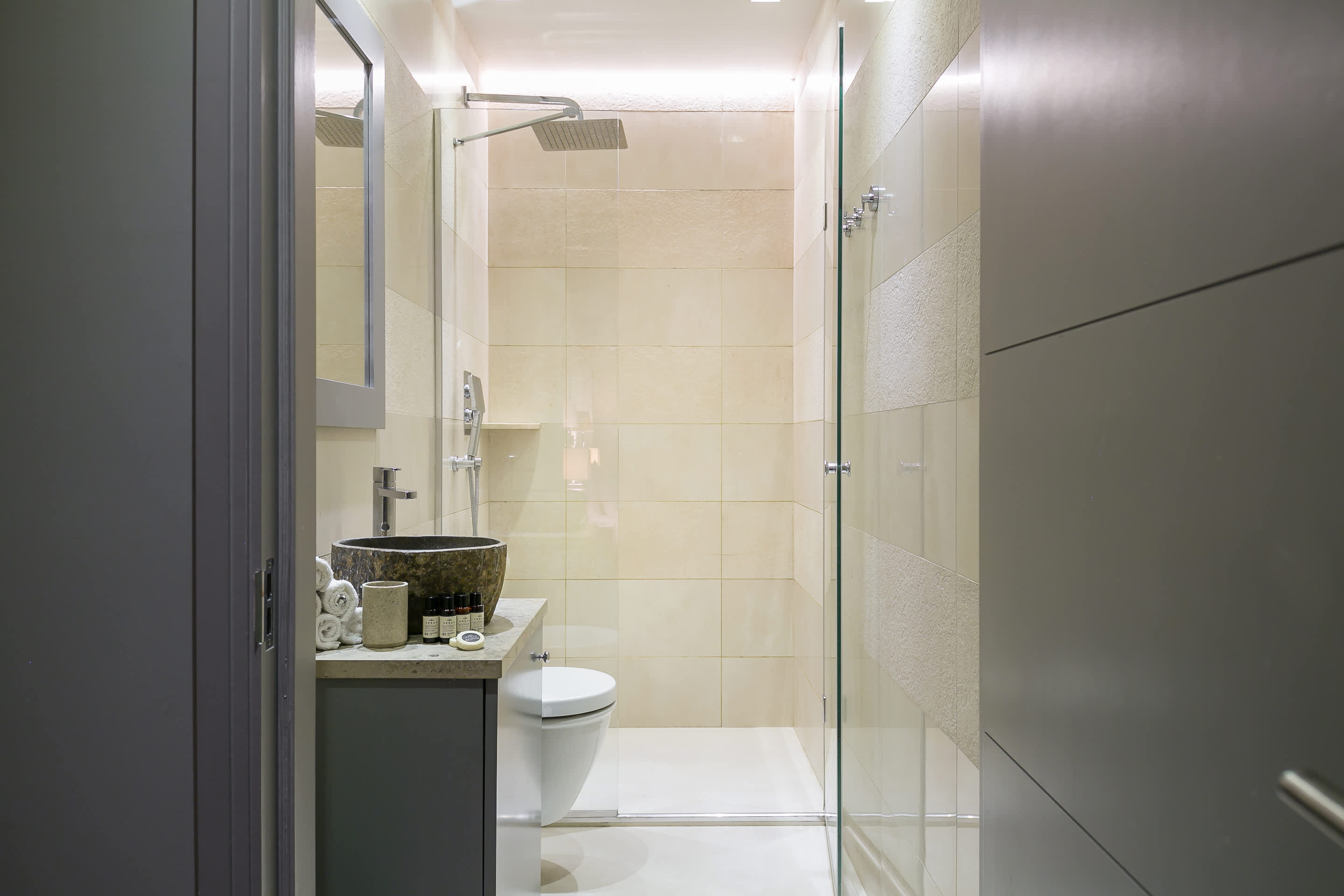 View Covent Garden Duplex · 2 Bed · Sleeps 4 in Stukeley Street, 1 WC2B Covent Garden Duplex · 2 Bed · Sleeps 4 in Stukeley Street, 1 WC2B - Property image 11 - VivreStays