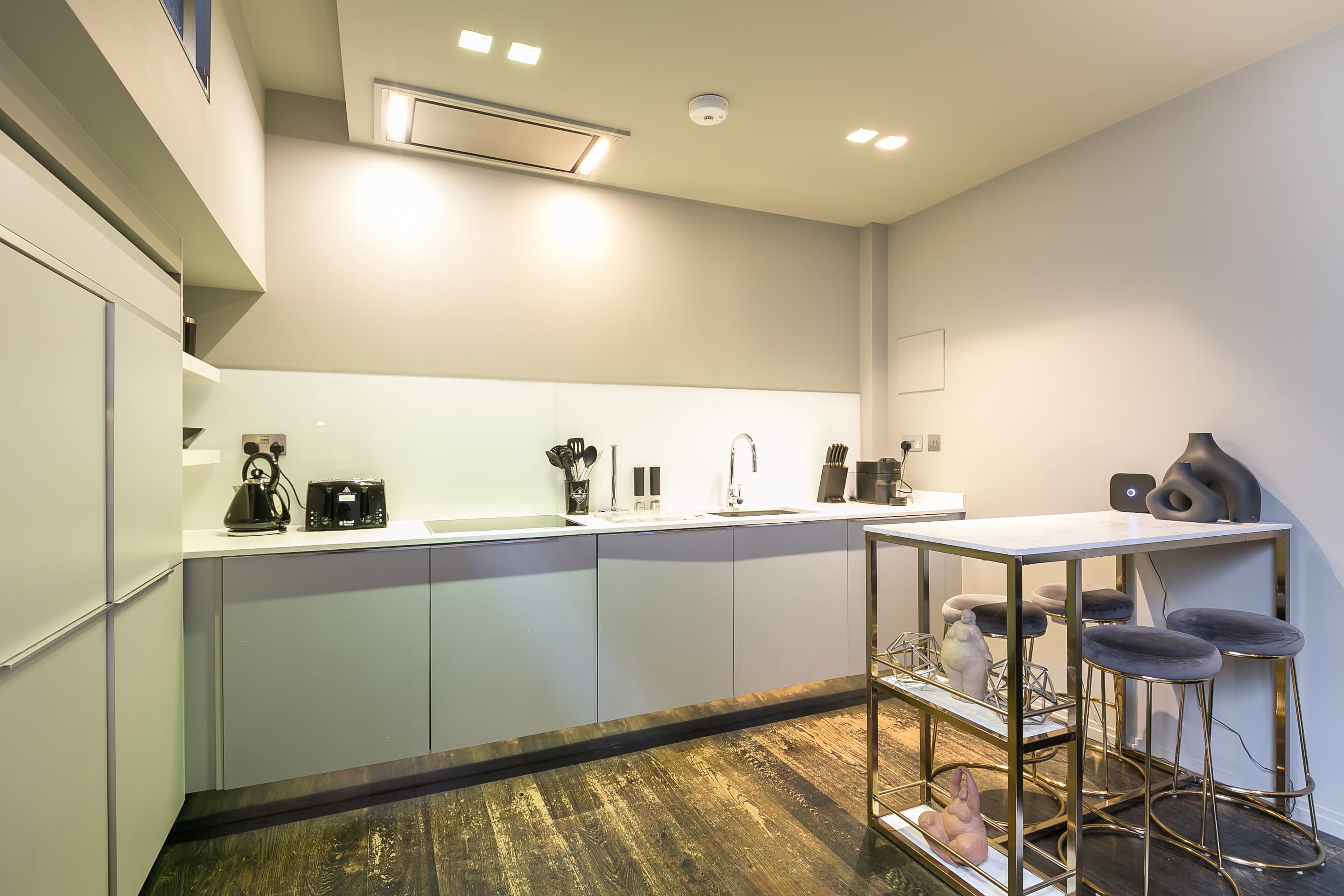 View Covent Garden Duplex · 2 Bed · Sleeps 4 in Stukeley Street, 1 WC2B Covent Garden Duplex · 2 Bed · Sleeps 4 in Stukeley Street, 1 WC2B - Property image 21 - VivreStays