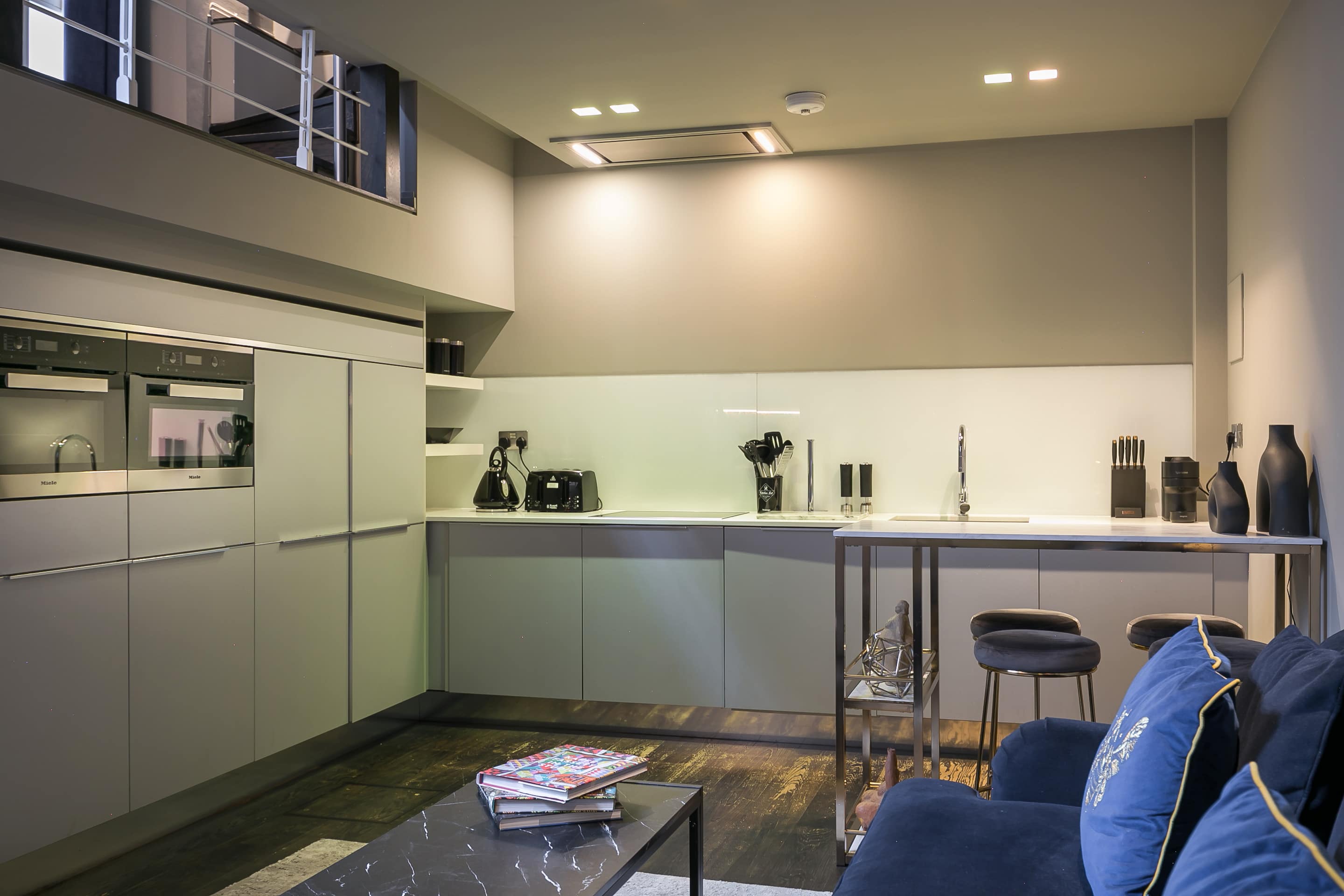 View Covent Garden Duplex · 2 Bed · Sleeps 4 in Stukeley Street, 1 WC2B Covent Garden Duplex · 2 Bed · Sleeps 4 in Stukeley Street, 1 WC2B - Property image 23 - VivreStays