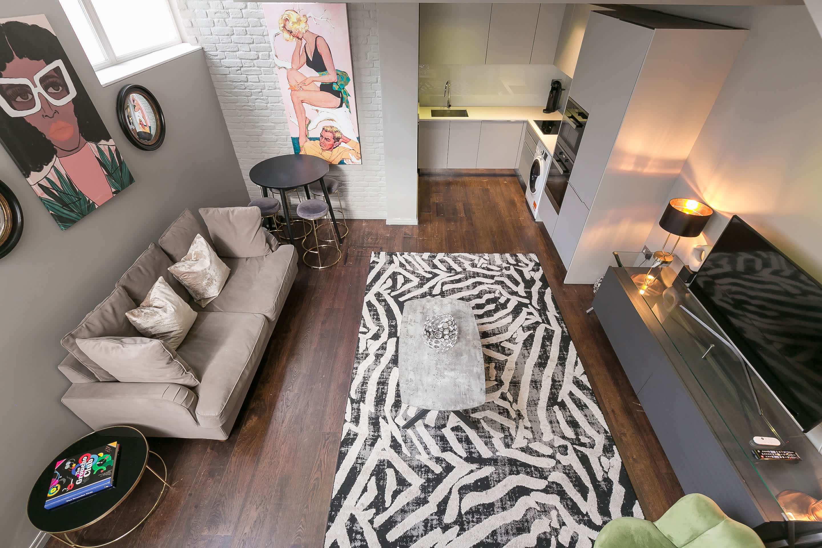 View Duplex Apartment · Covent Garden · Sleeps 4 in Stukeley Street, 2 WC2B Duplex Apartment · Covent Garden · Sleeps 4 in Stukeley Street, 2 WC2B - Property image 4 - VivreStays