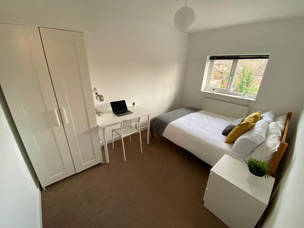 Spacious 5 Bedroom Home in Cambridge