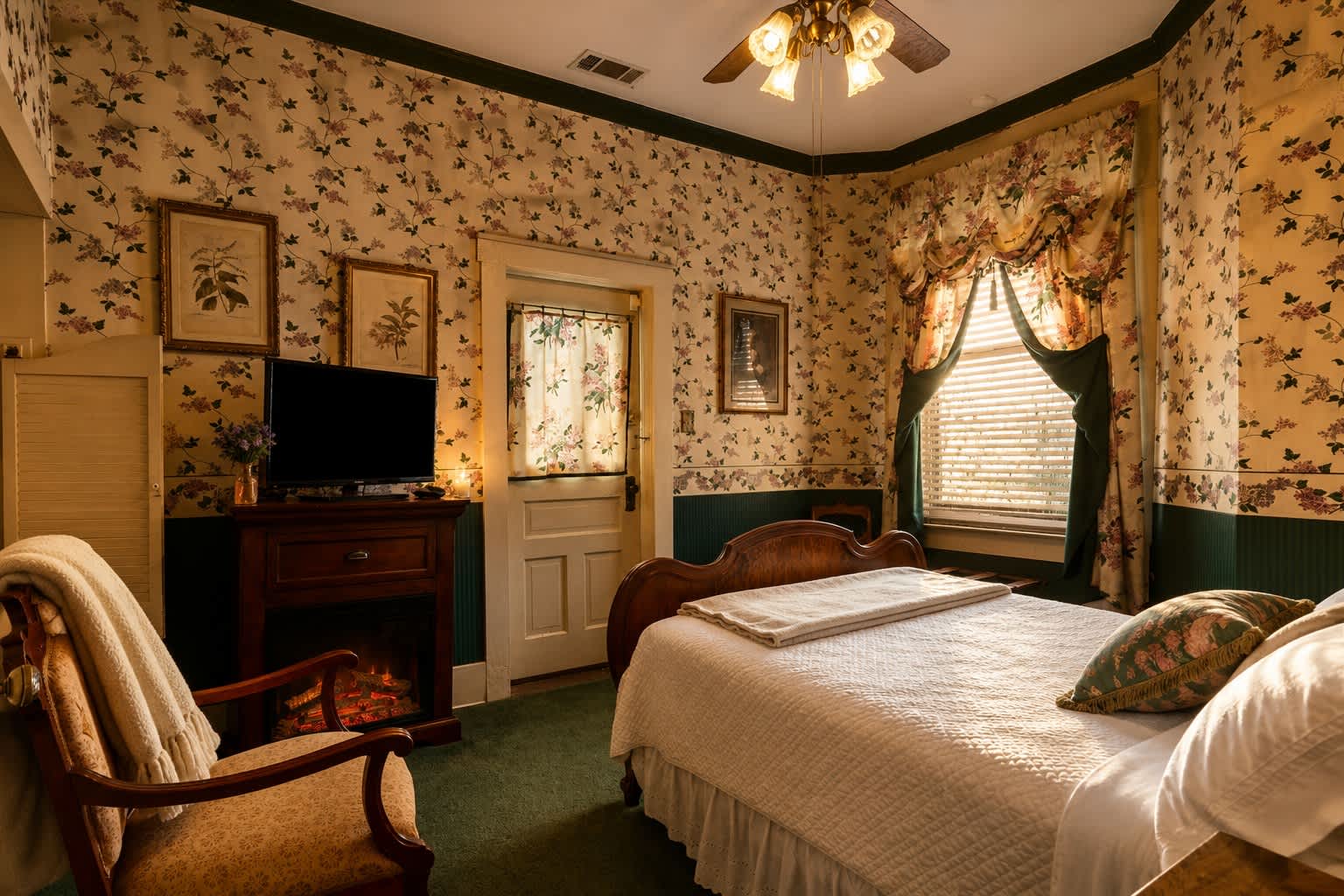 Bailey Inglish Suite • Private Balcony