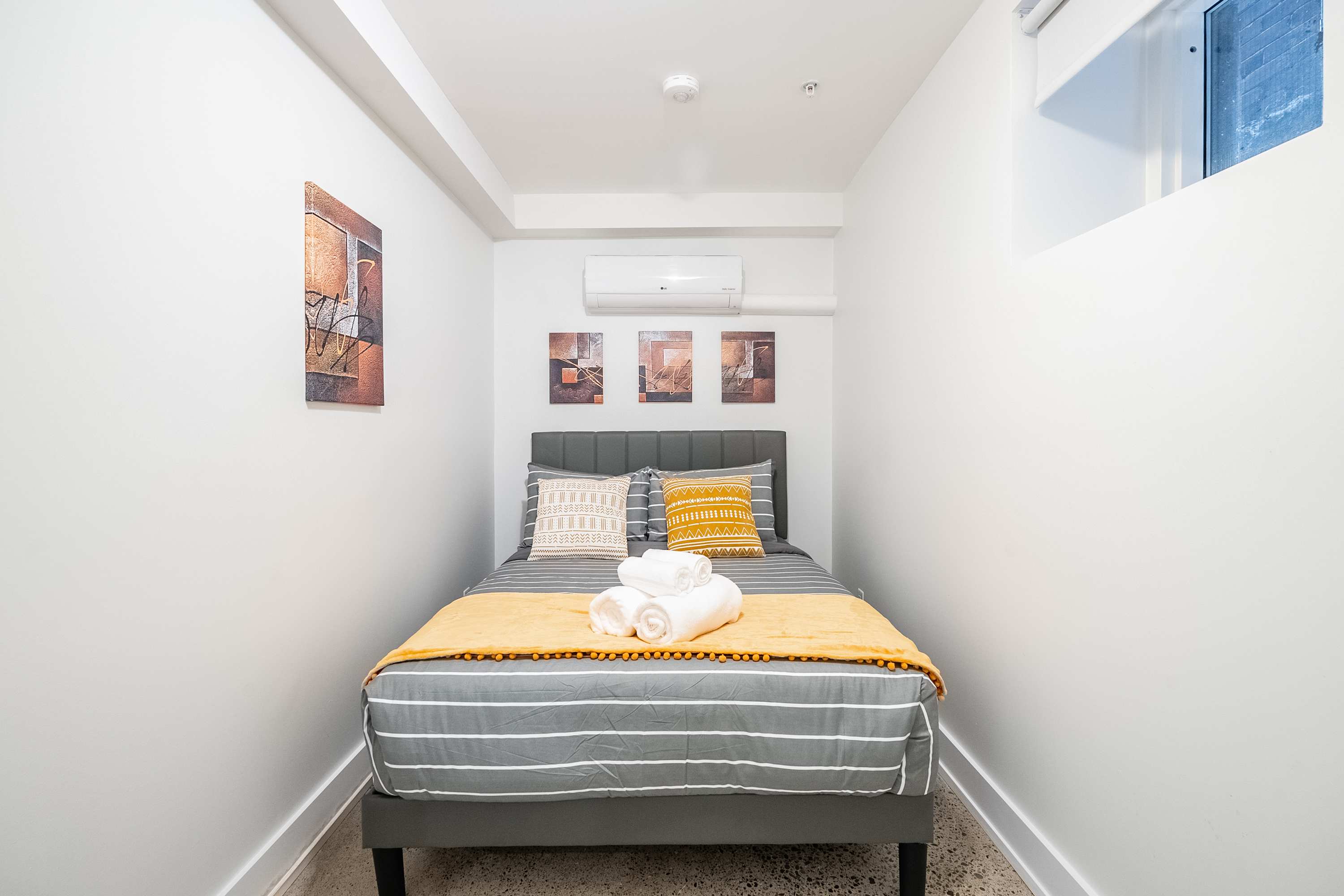 Stylish Suite Close to High Park Subway | Photo 12