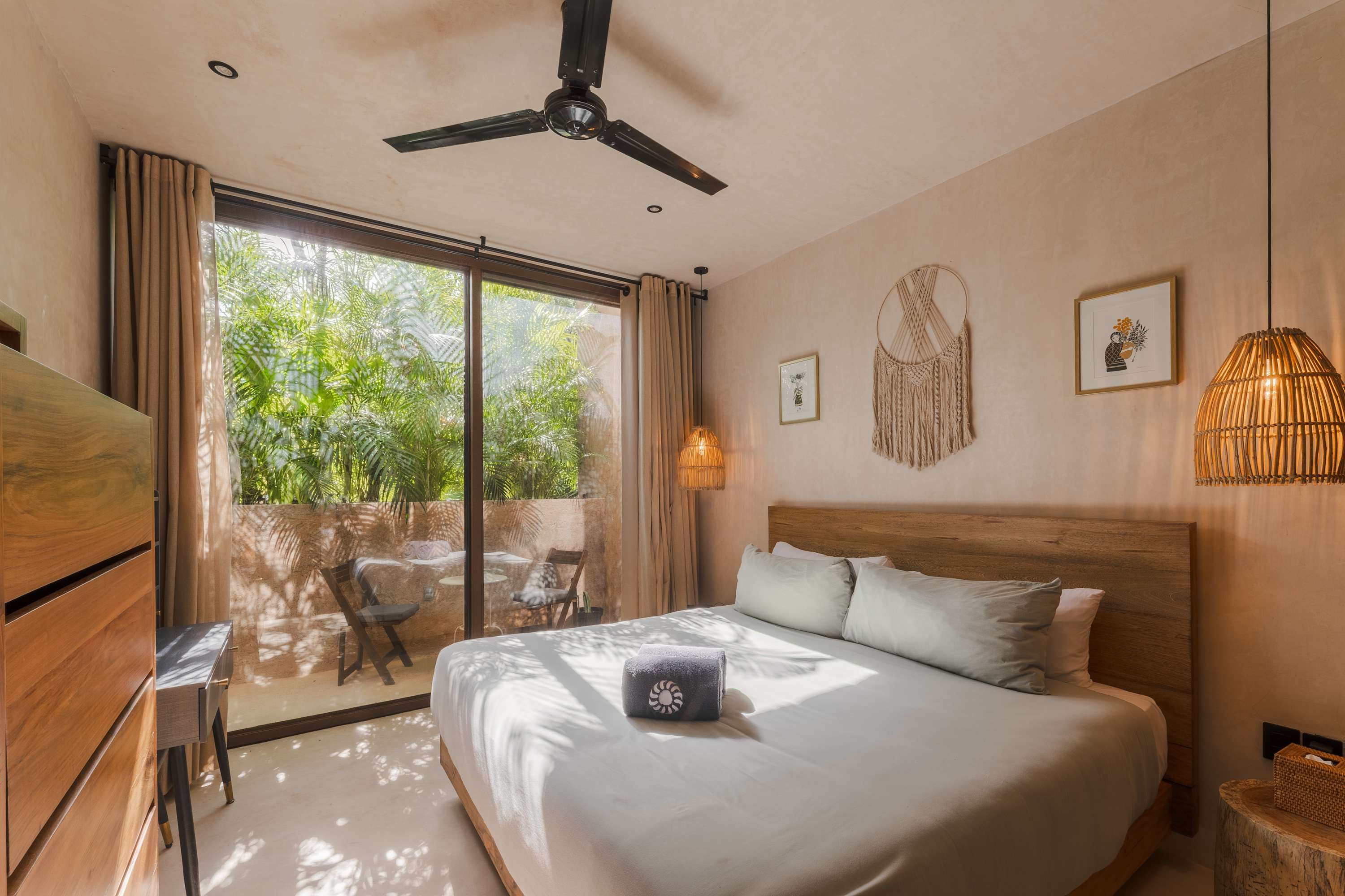 Lovely bedroom, spacious and beautifully illuminated with natural light, creating a warm and romantic atmosphere.
