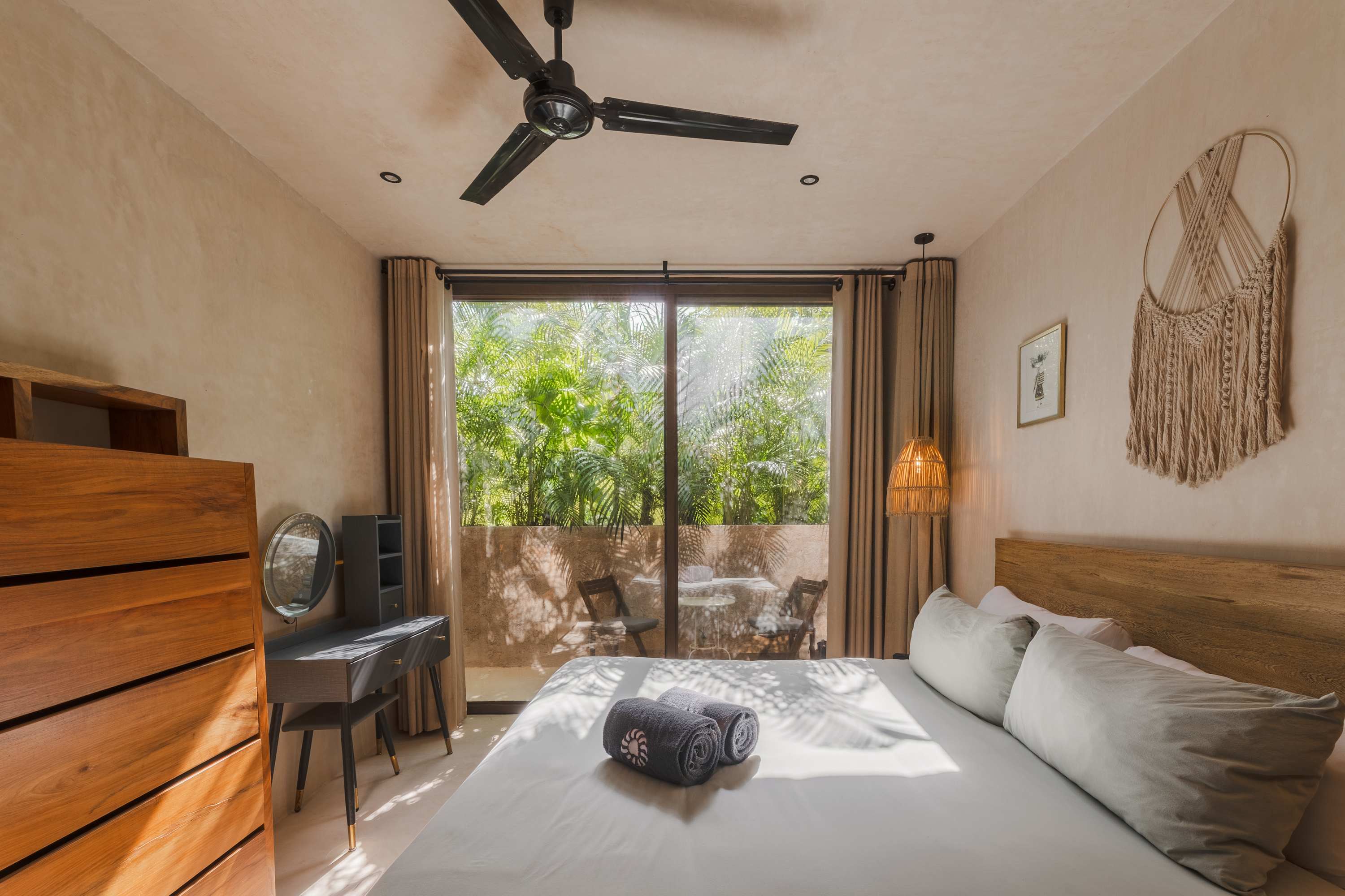 Lovely bedroom, spacious and beautifully illuminated with natural light, creating a warm and romantic atmosphere.
