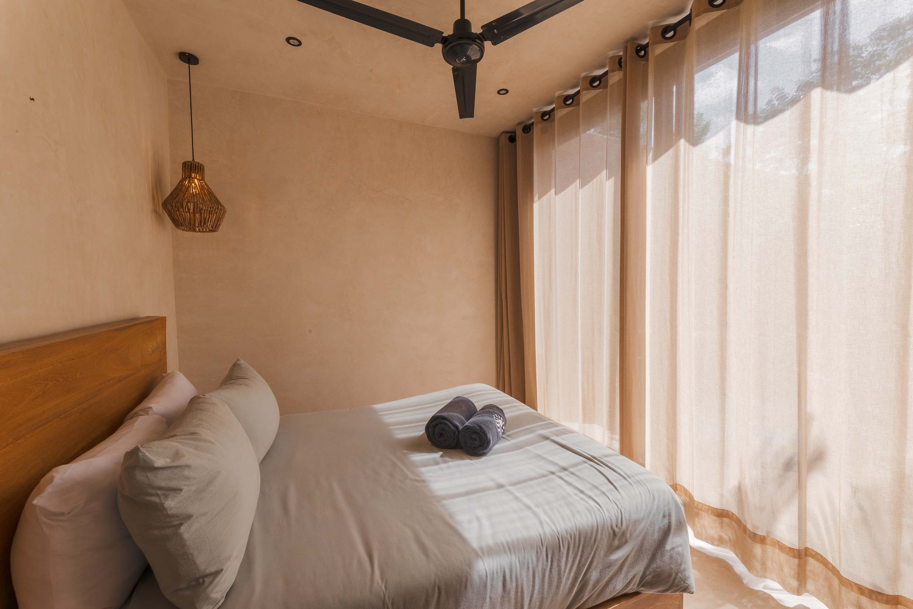 Lovely bedroom, spacious and beautifully illuminated with natural light, creating a warm and romantic atmosphere.
