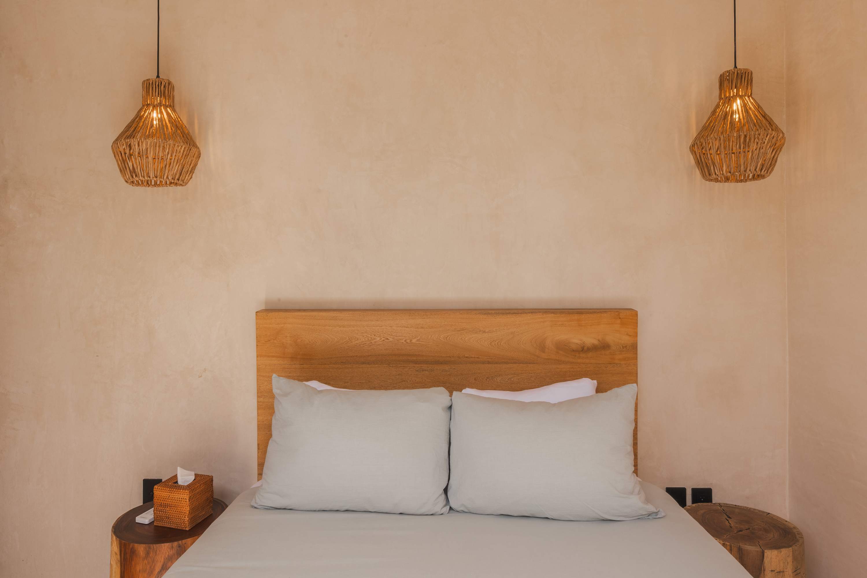 Lovely bedroom, spacious and beautifully illuminated with natural light, creating a warm and romantic atmosphere.
