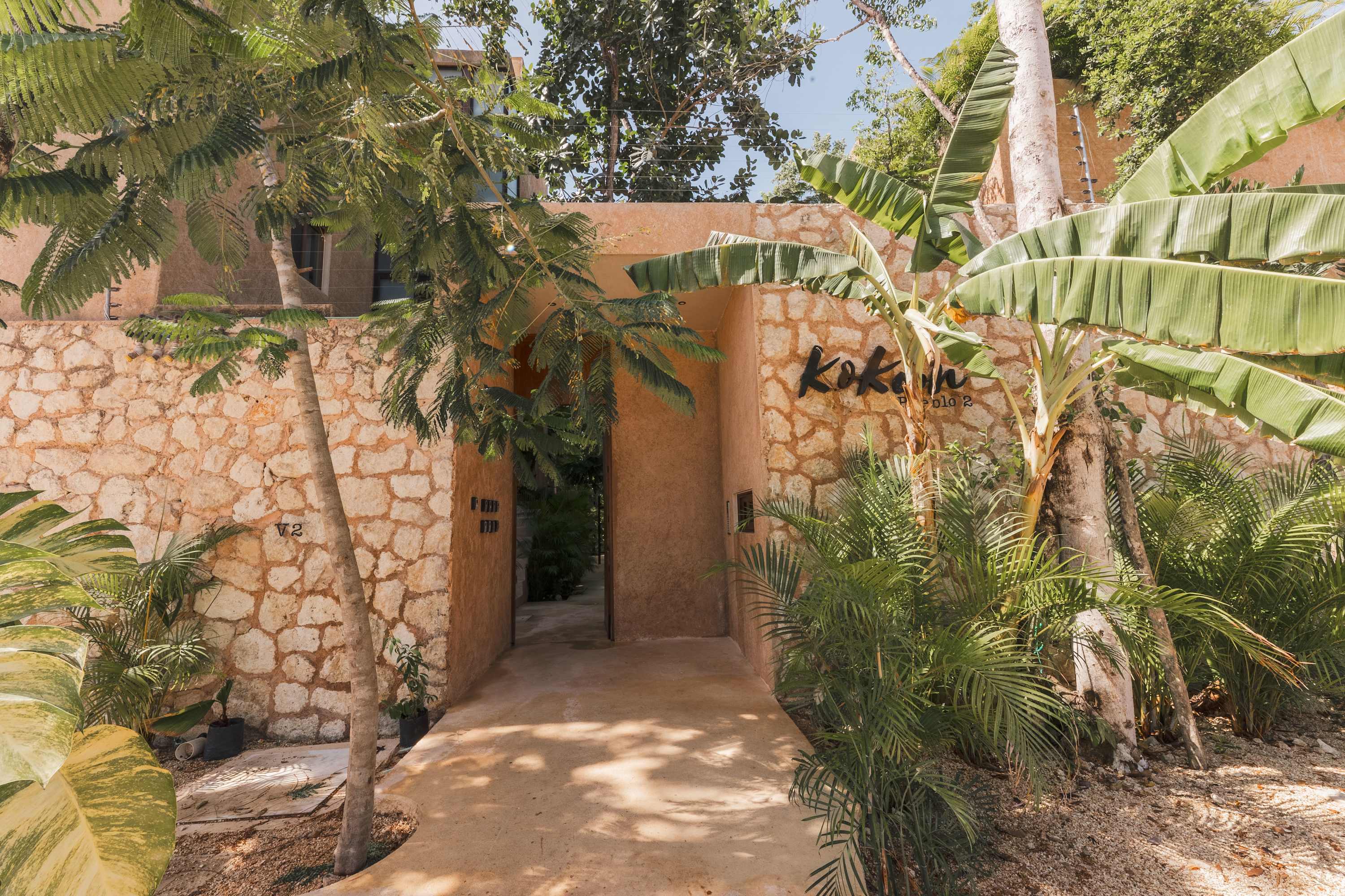 A peaceful jungle pathway welcomes you to the penthouse, blending modern design with Tulum’s natural surroundings.