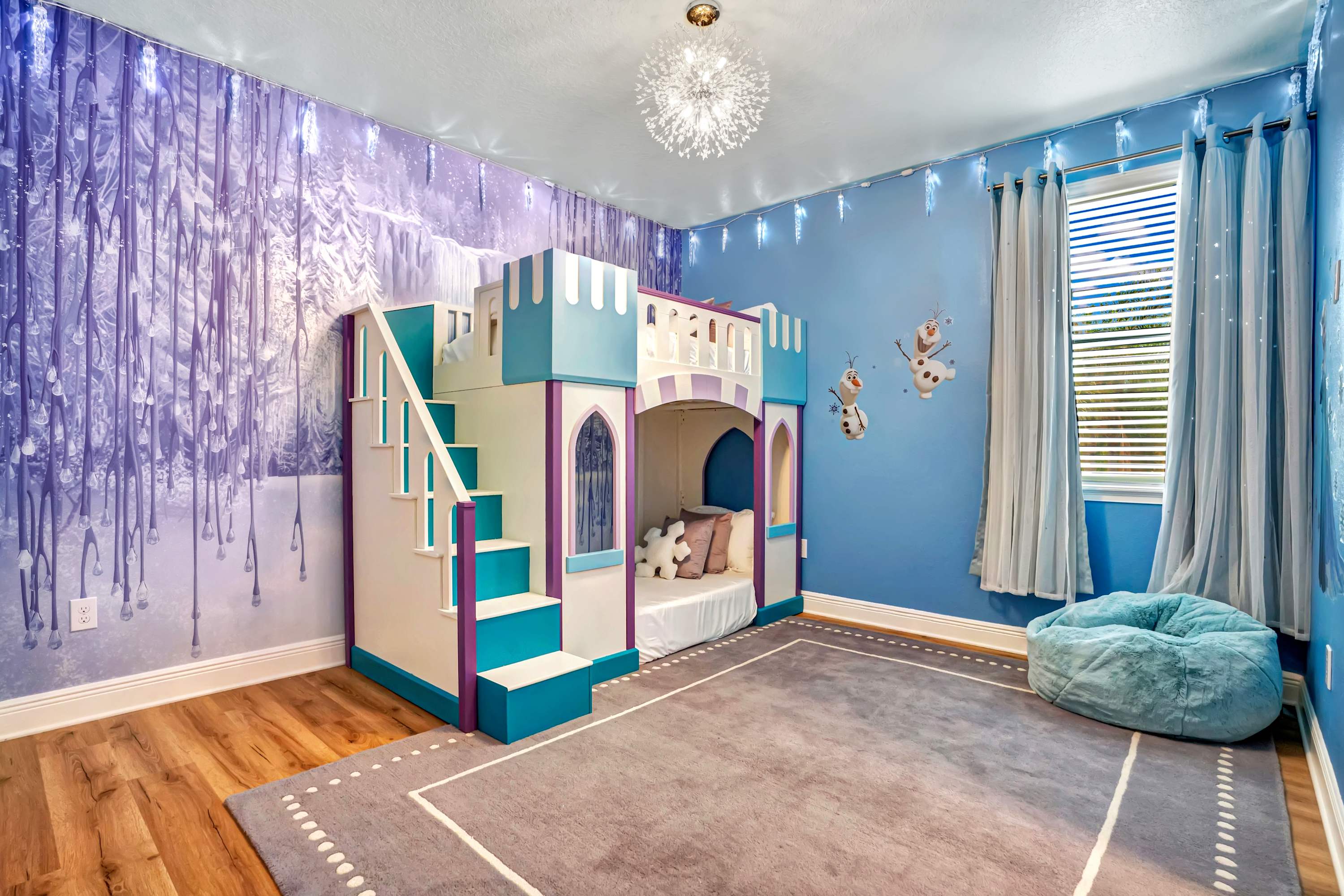 Themed 8BR retreat pool hot tub game room