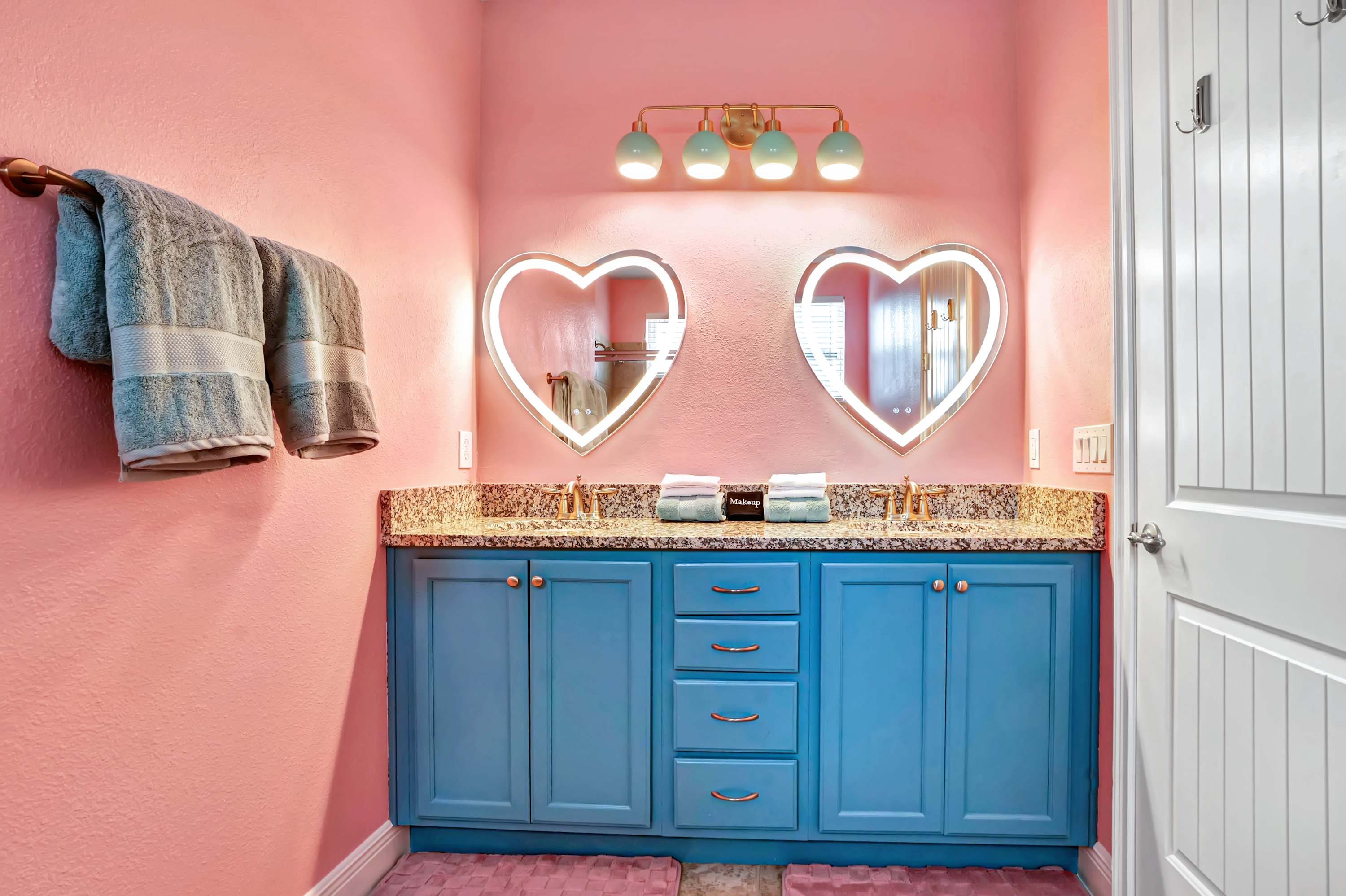 Themed 8BR retreat pool hot tub game room
