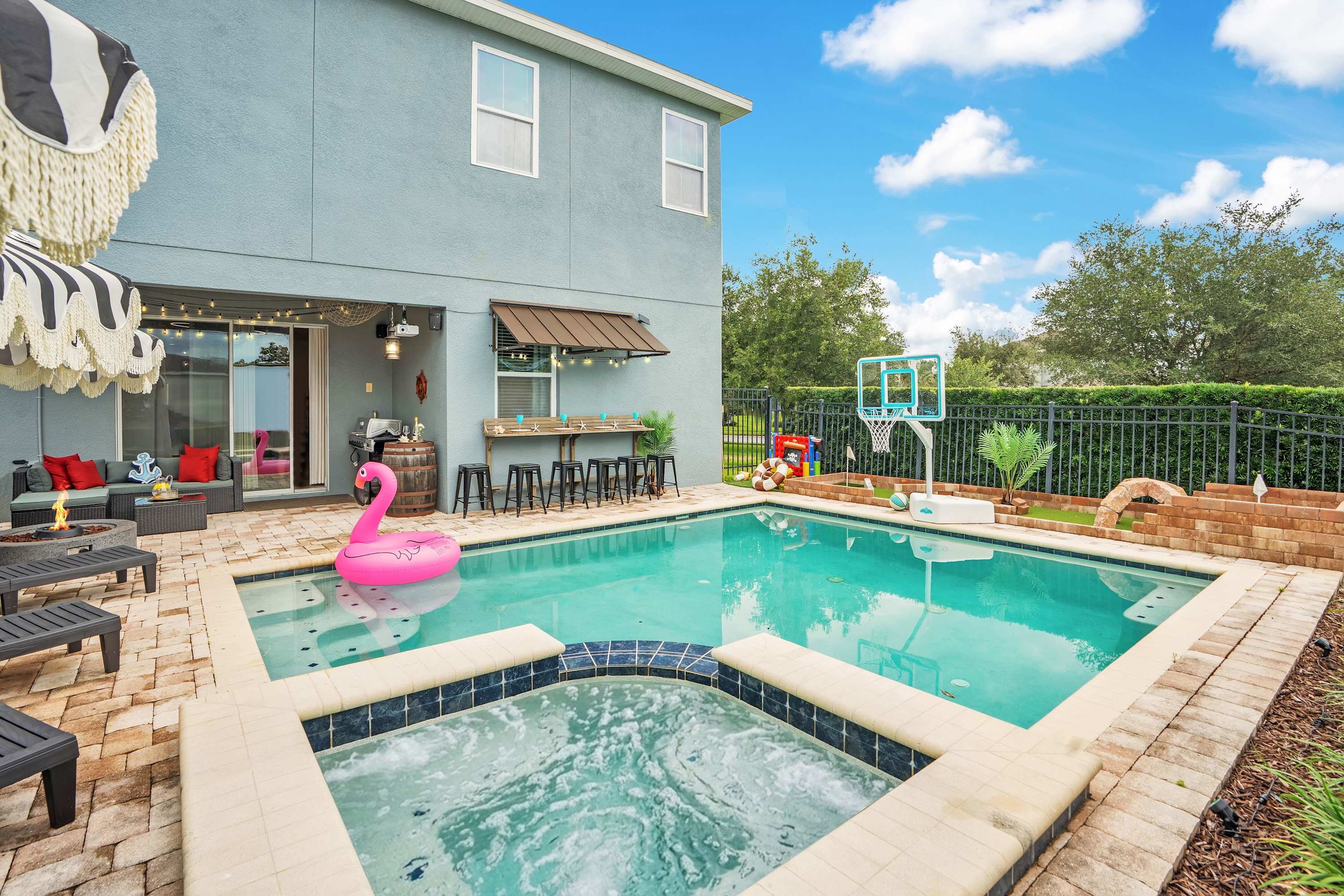 Themed 8BR retreat pool hot tub game room