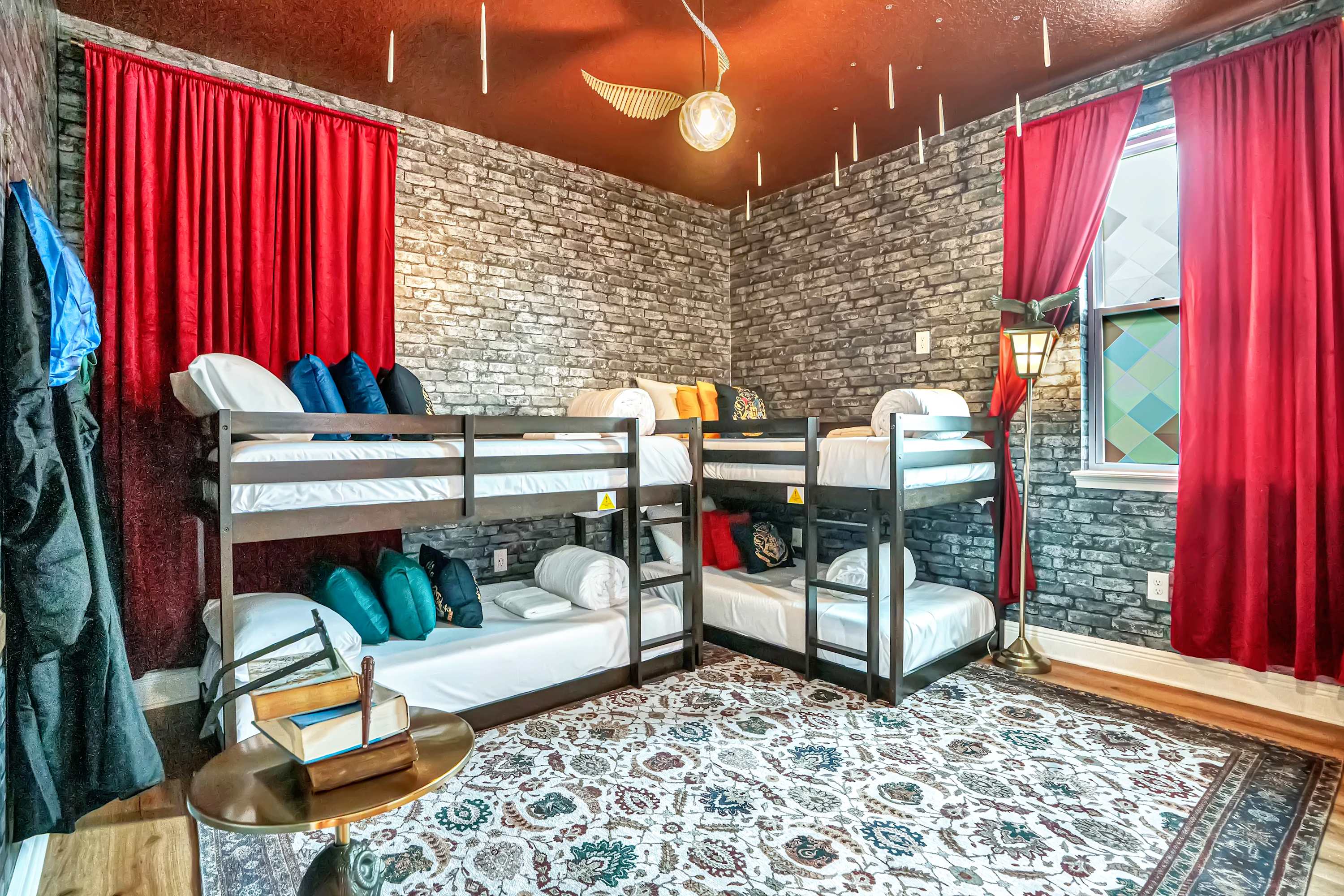 Themed 8BR retreat pool hot tub game room
