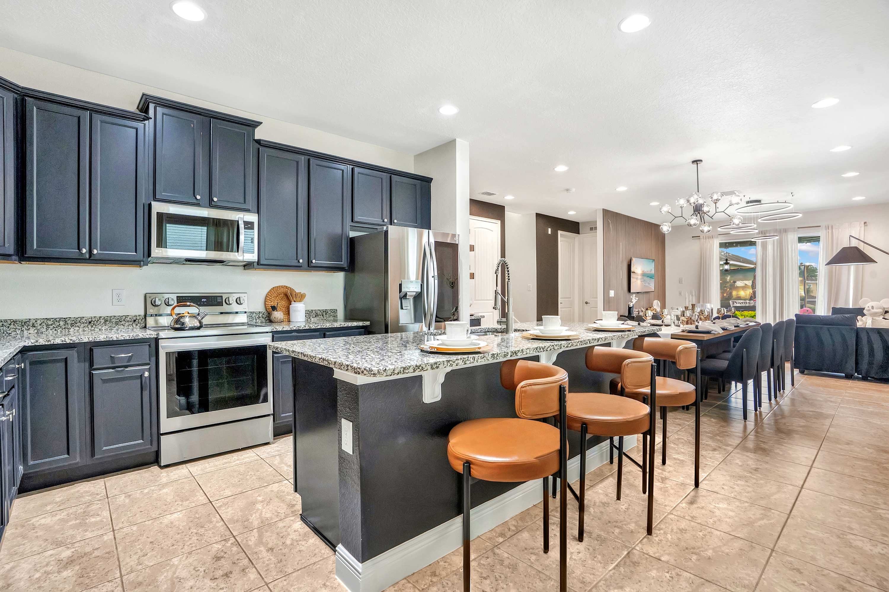 Themed 8BR retreat pool hot tub game room