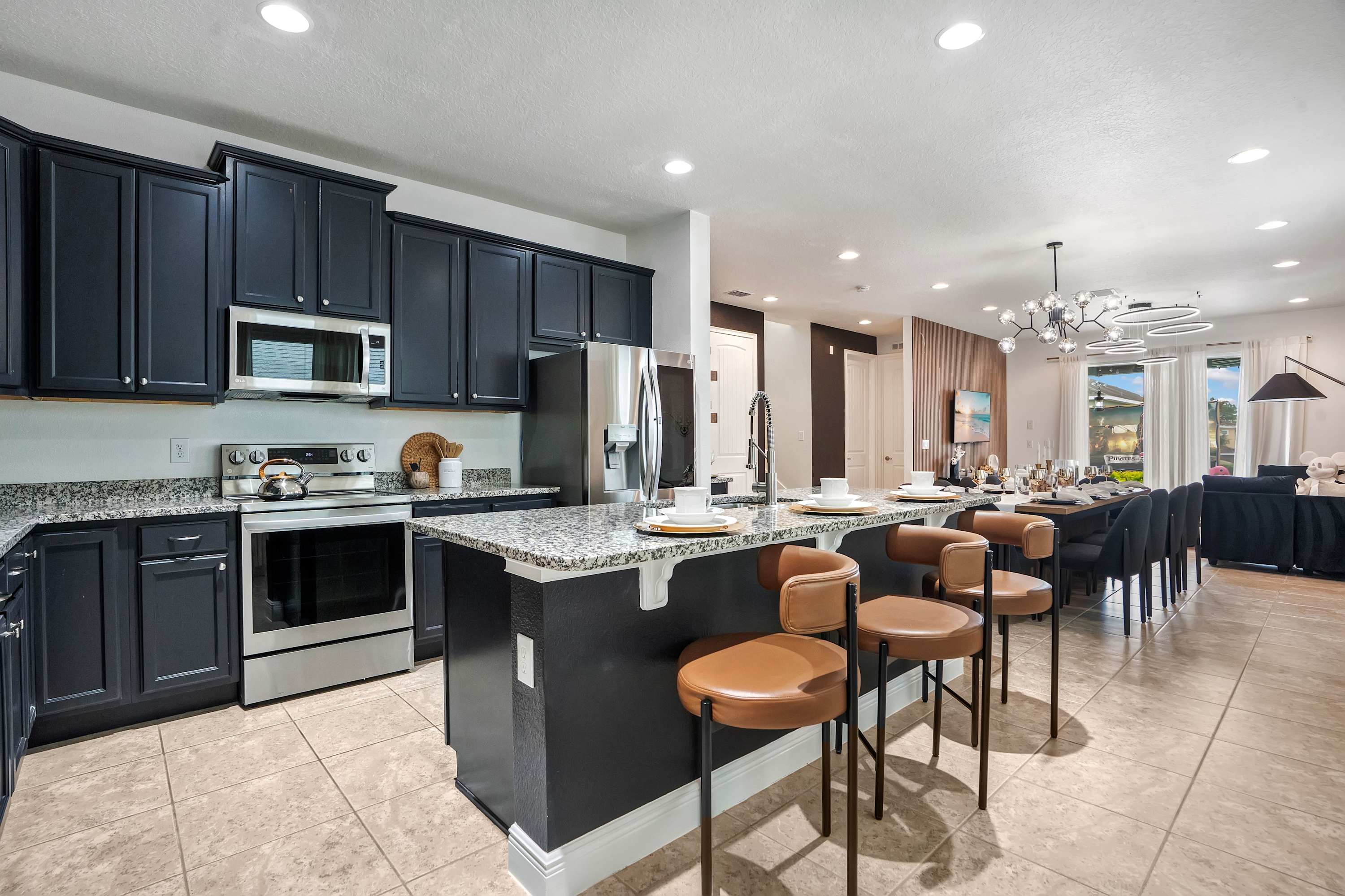 Themed 8BR retreat pool hot tub game room