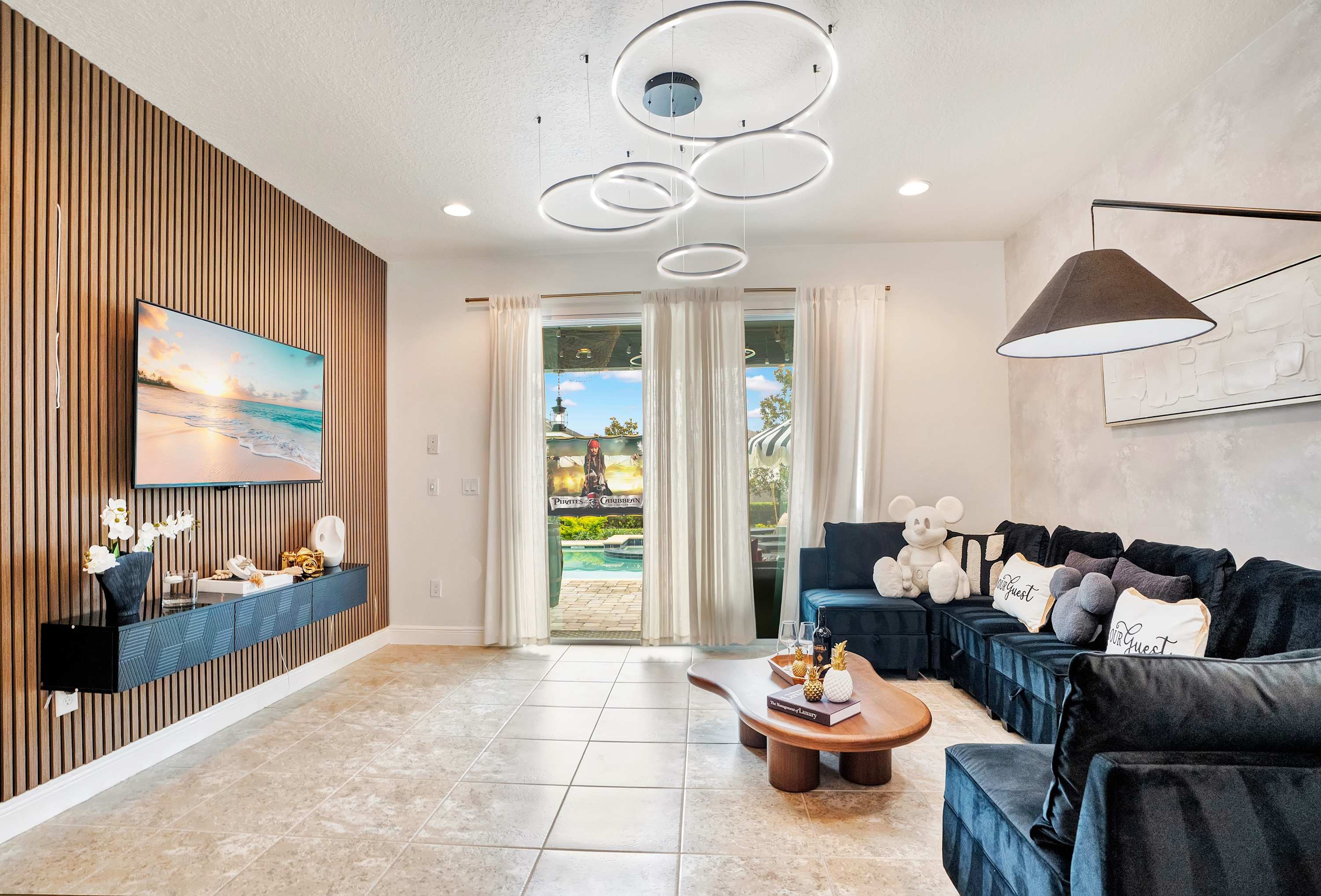 Themed 8BR retreat pool hot tub game room