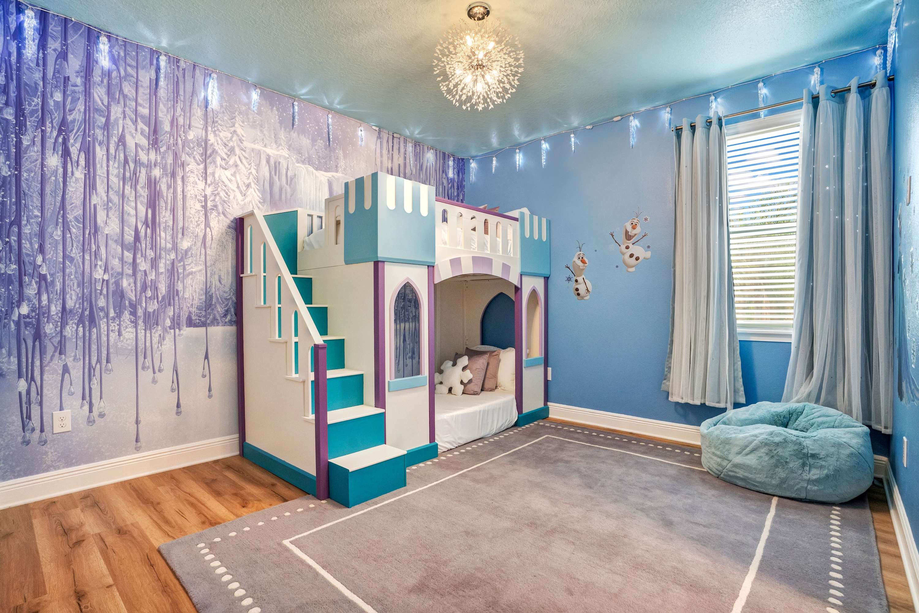 Themed 8BR retreat pool hot tub game room