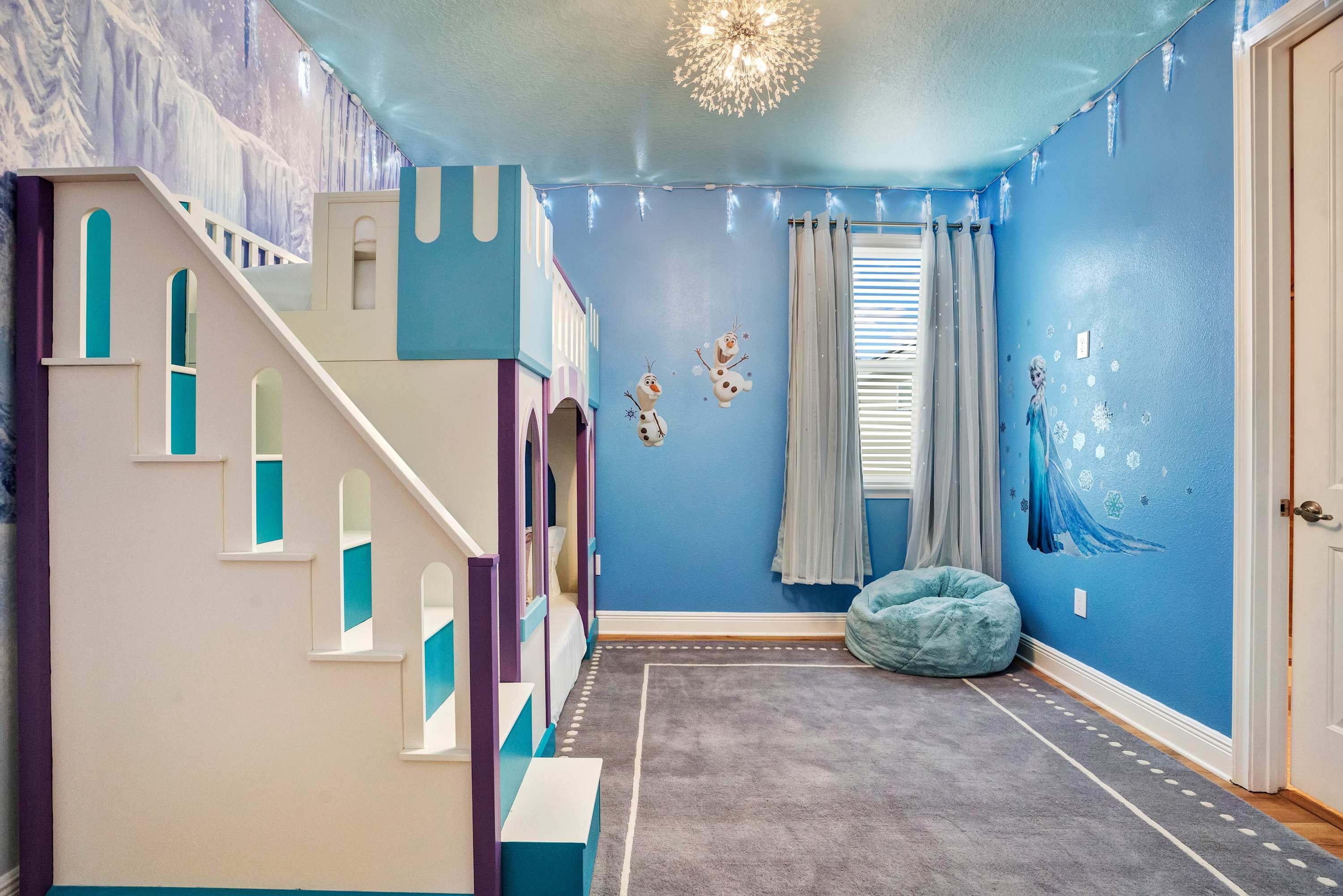 Themed 8BR retreat pool hot tub game room