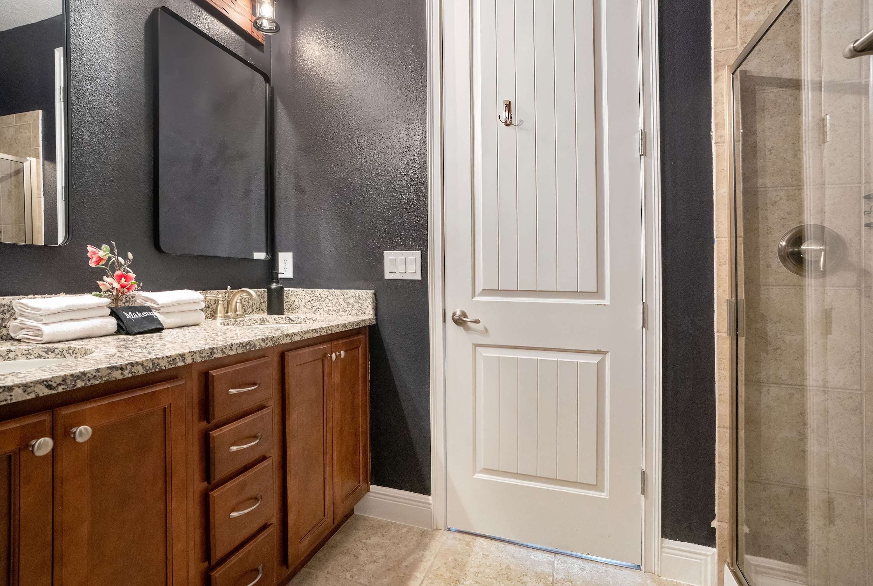 Themed 8BR retreat pool hot tub game room