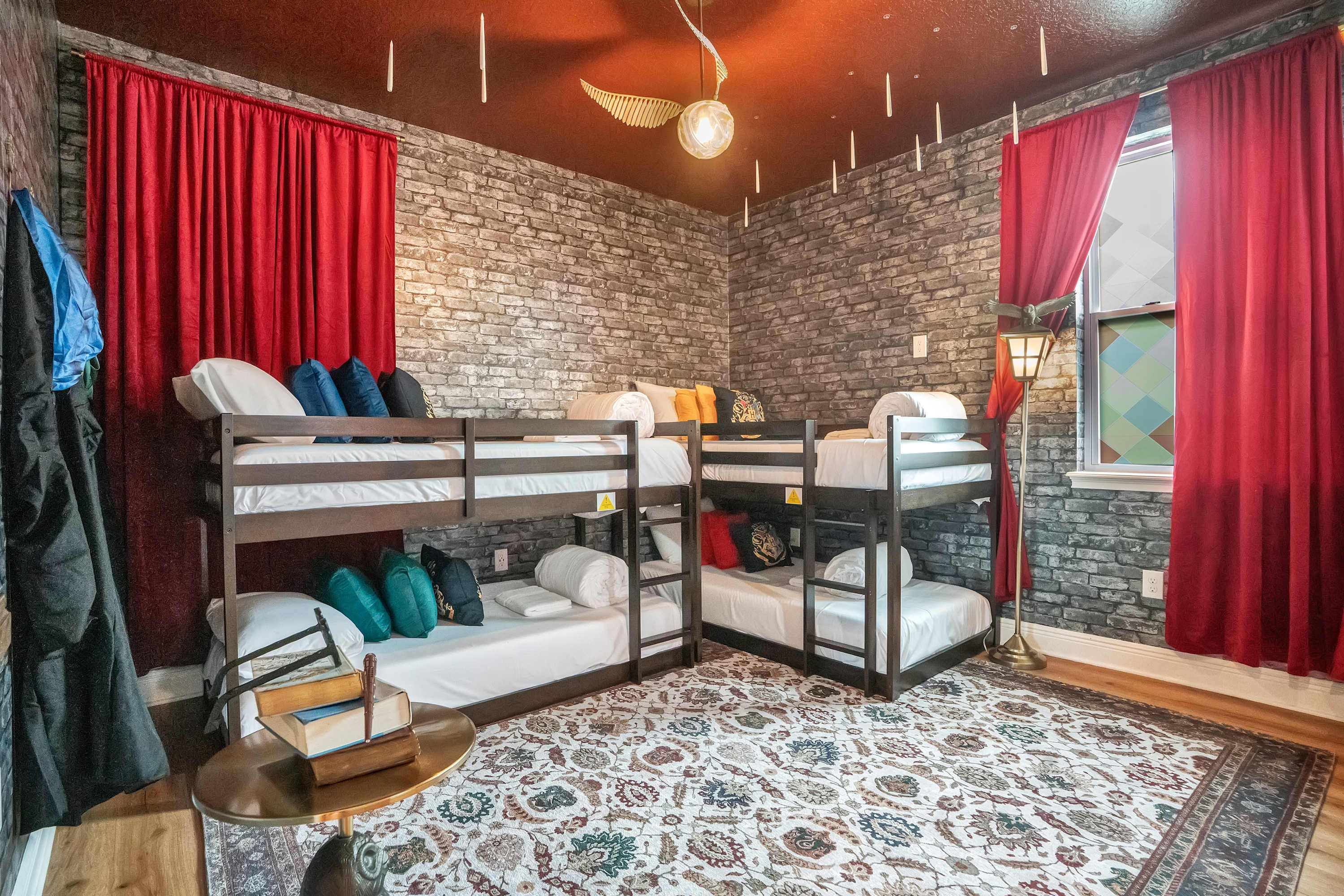 Themed 8BR retreat pool hot tub game room