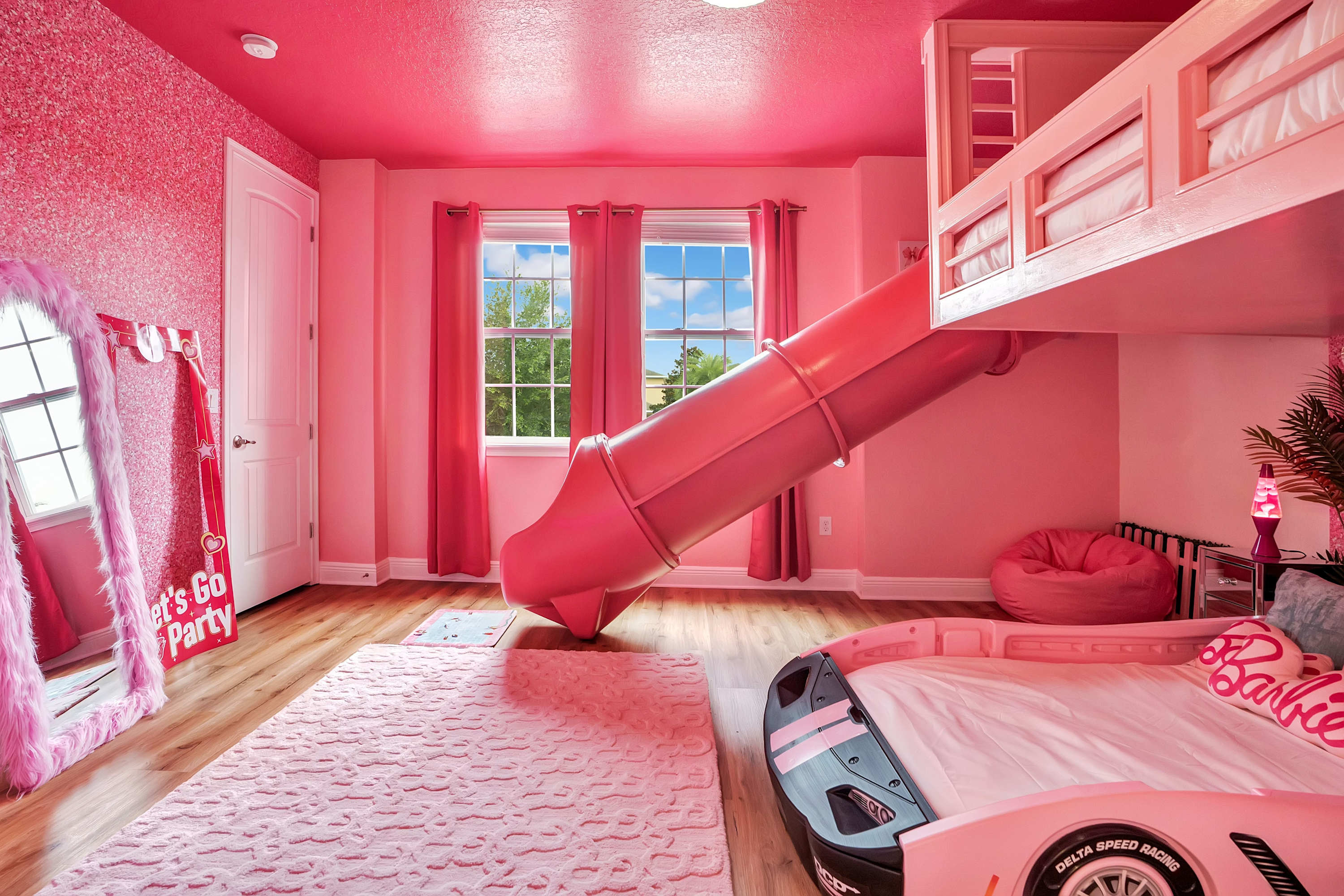Themed 8BR retreat pool hot tub game room