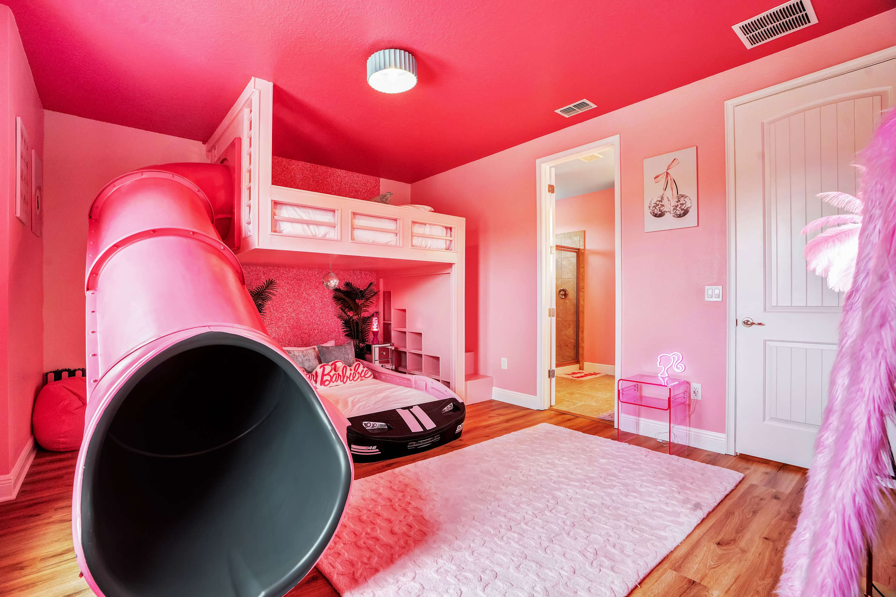 Themed 8BR retreat pool hot tub game room