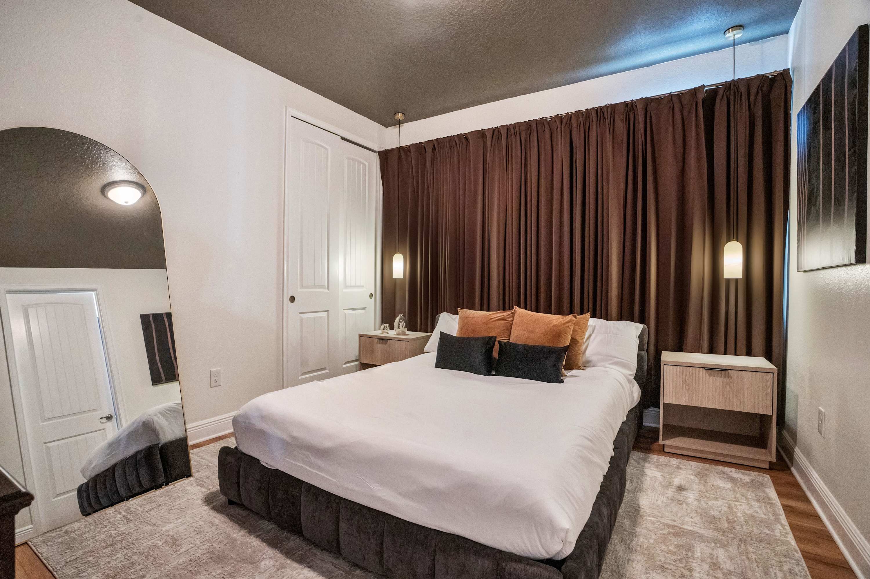 Themed 8BR retreat pool hot tub game room