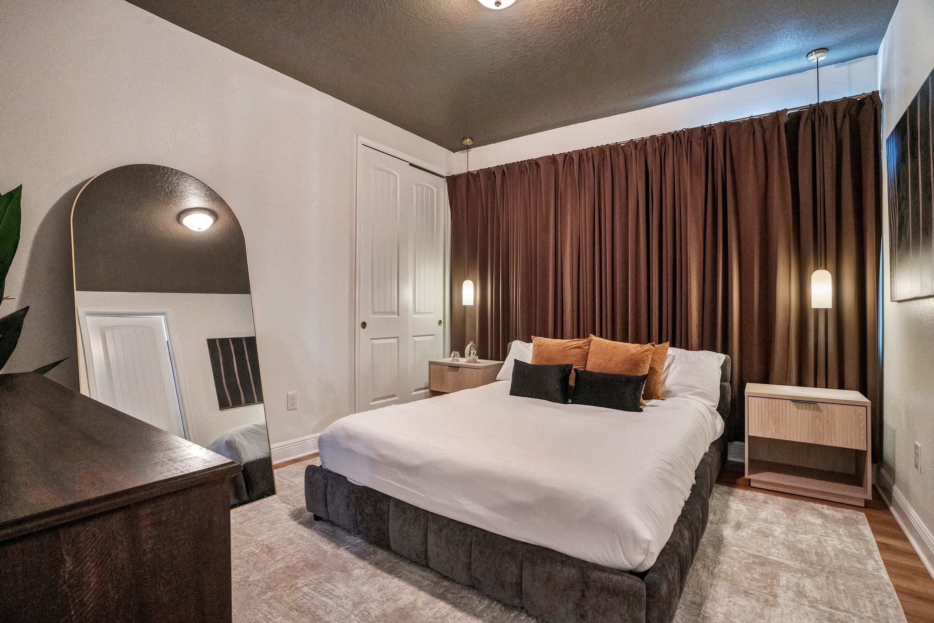 Themed 8BR retreat pool hot tub game room