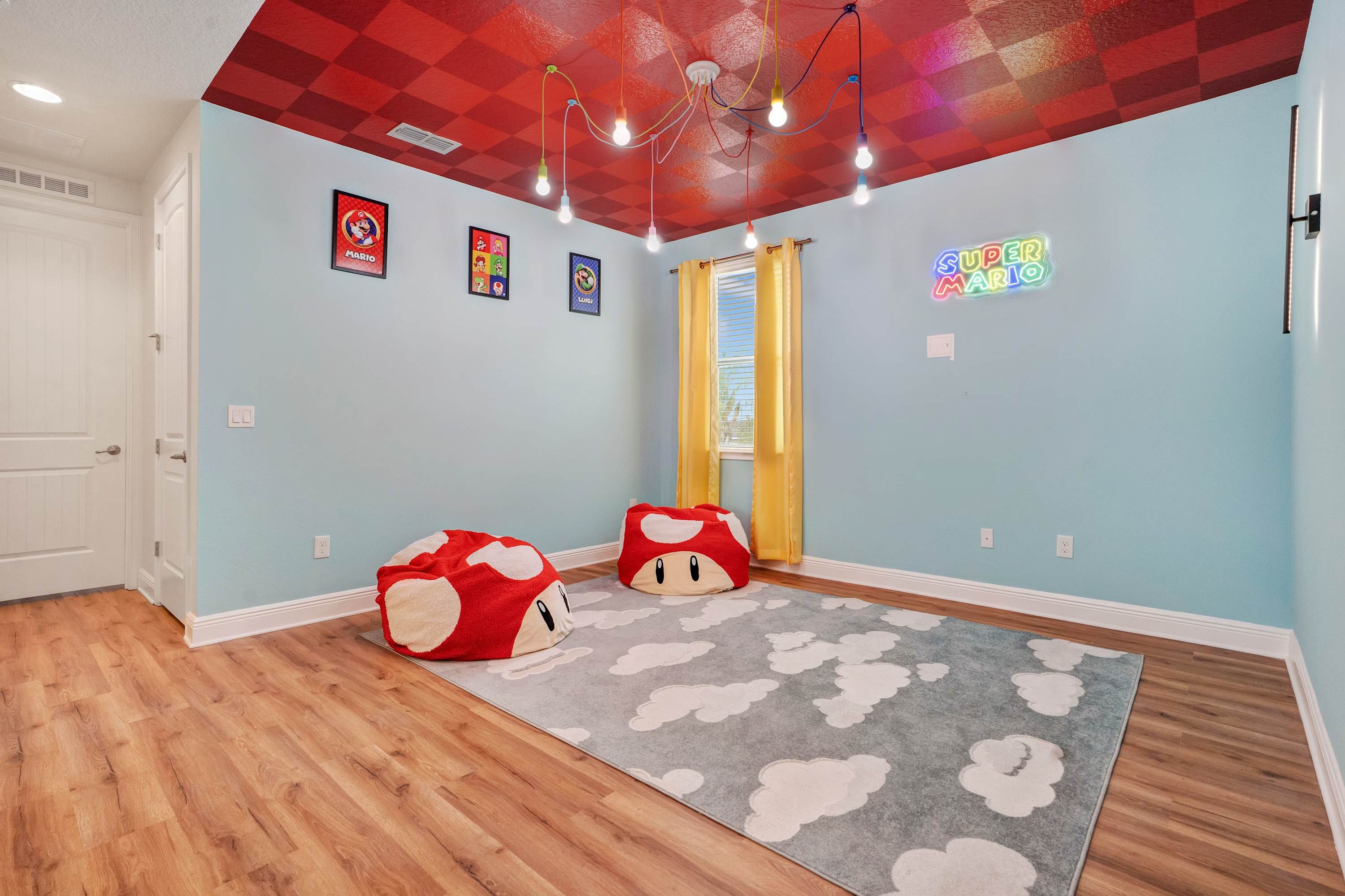 Themed 8BR retreat pool hot tub game room