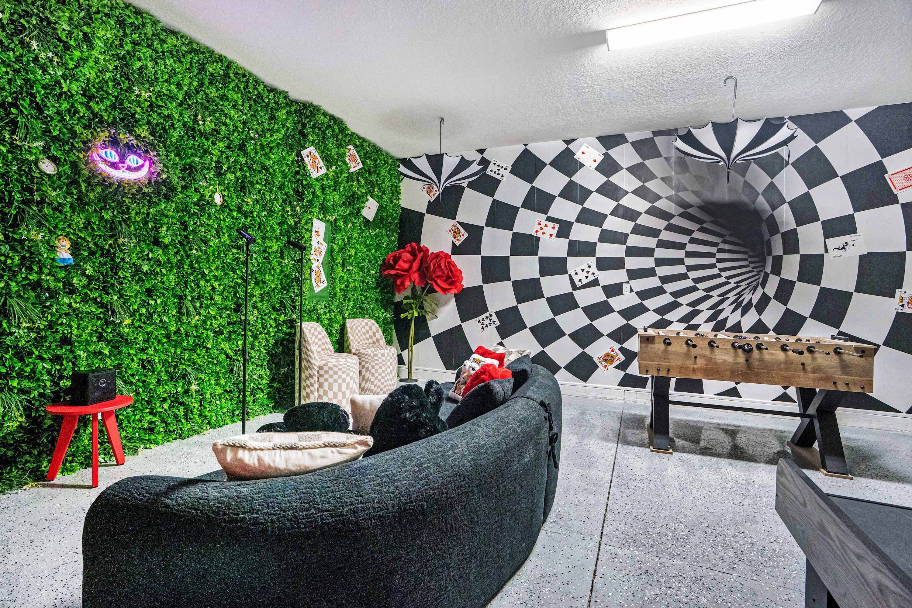Themed 8BR retreat pool hot tub game room