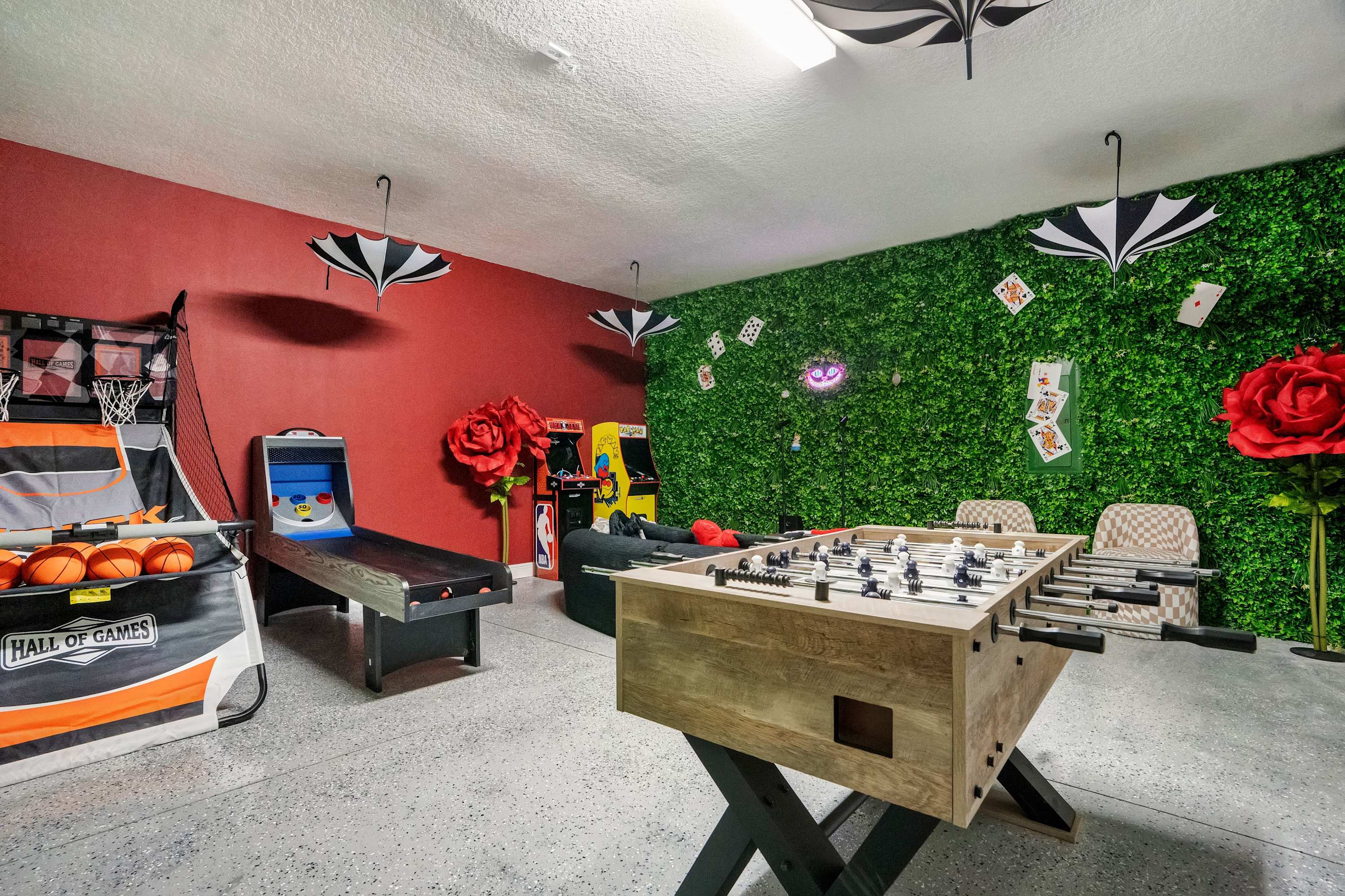 Themed 8BR retreat pool hot tub game room