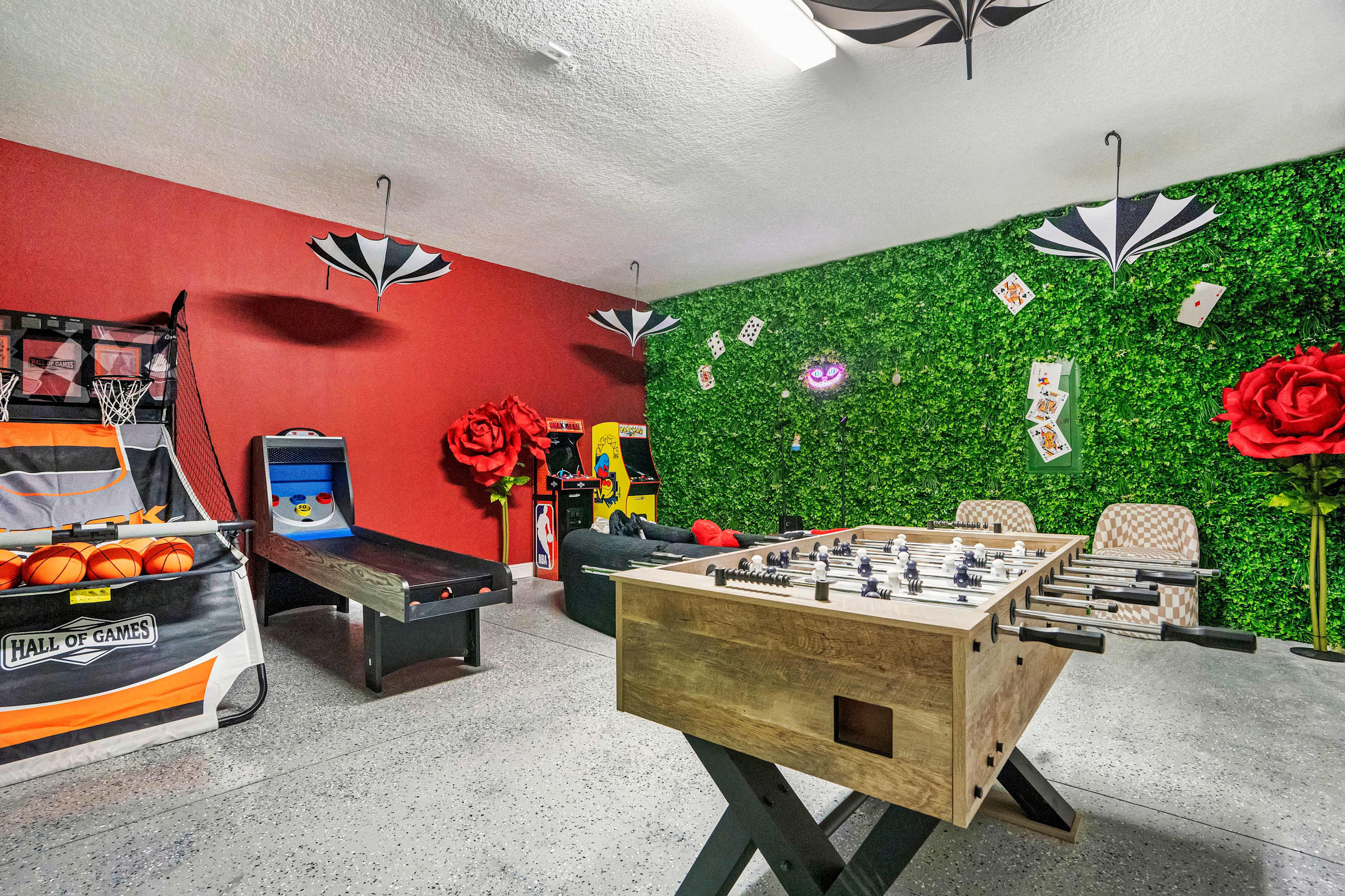 Themed 8BR retreat pool hot tub game room