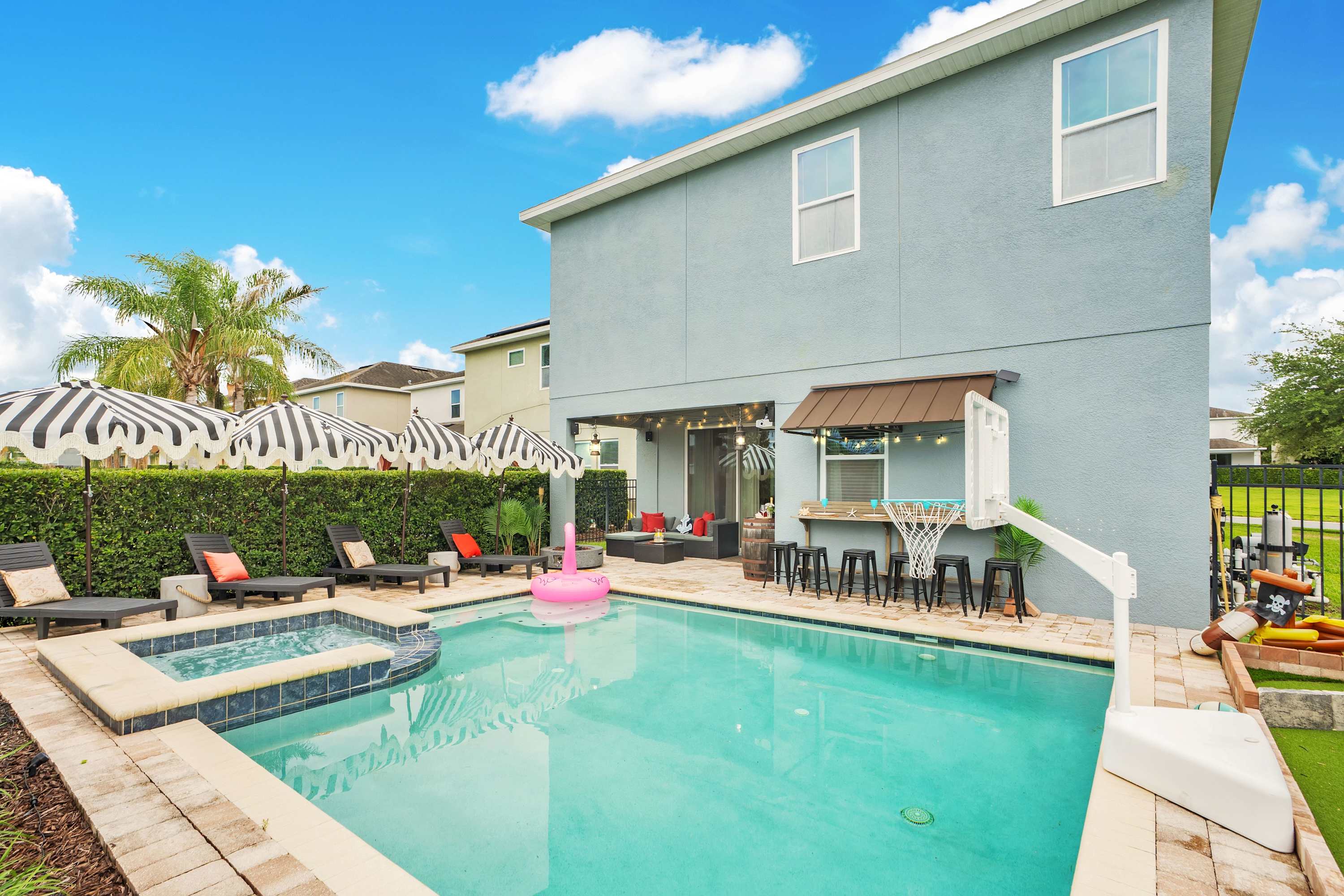 Themed 8BR retreat pool hot tub game room