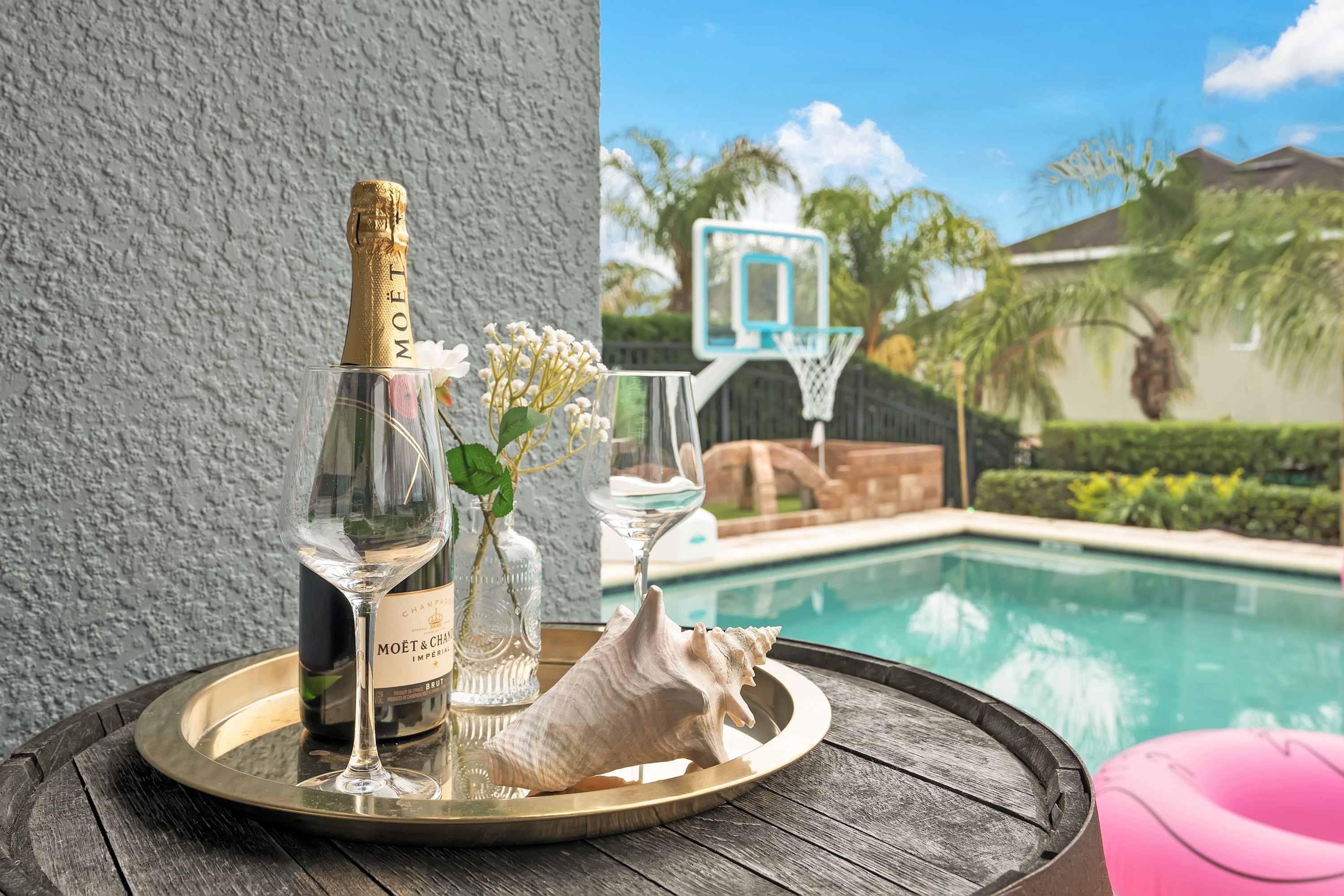 Themed 8BR retreat pool hot tub game room
