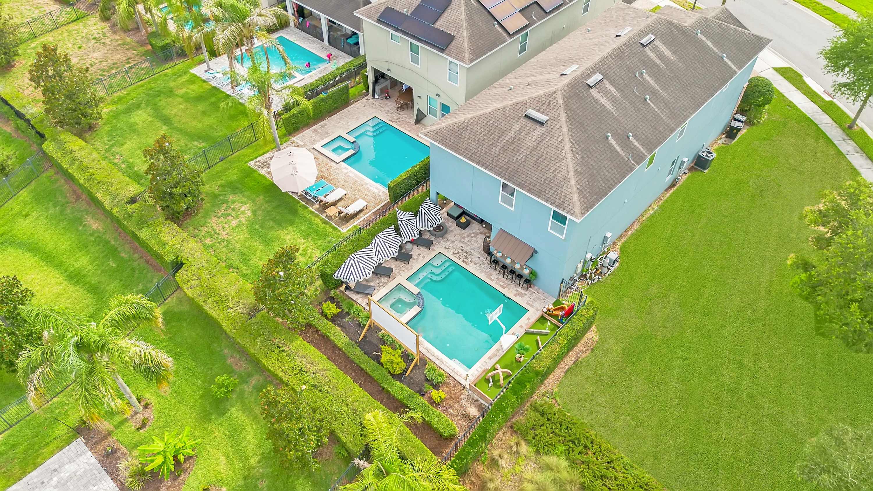 Themed 8BR retreat pool hot tub game room