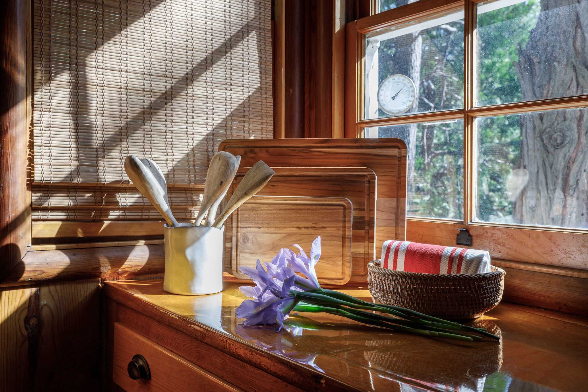 The Writer's Cabin in Lake Arrowhead Woods 4